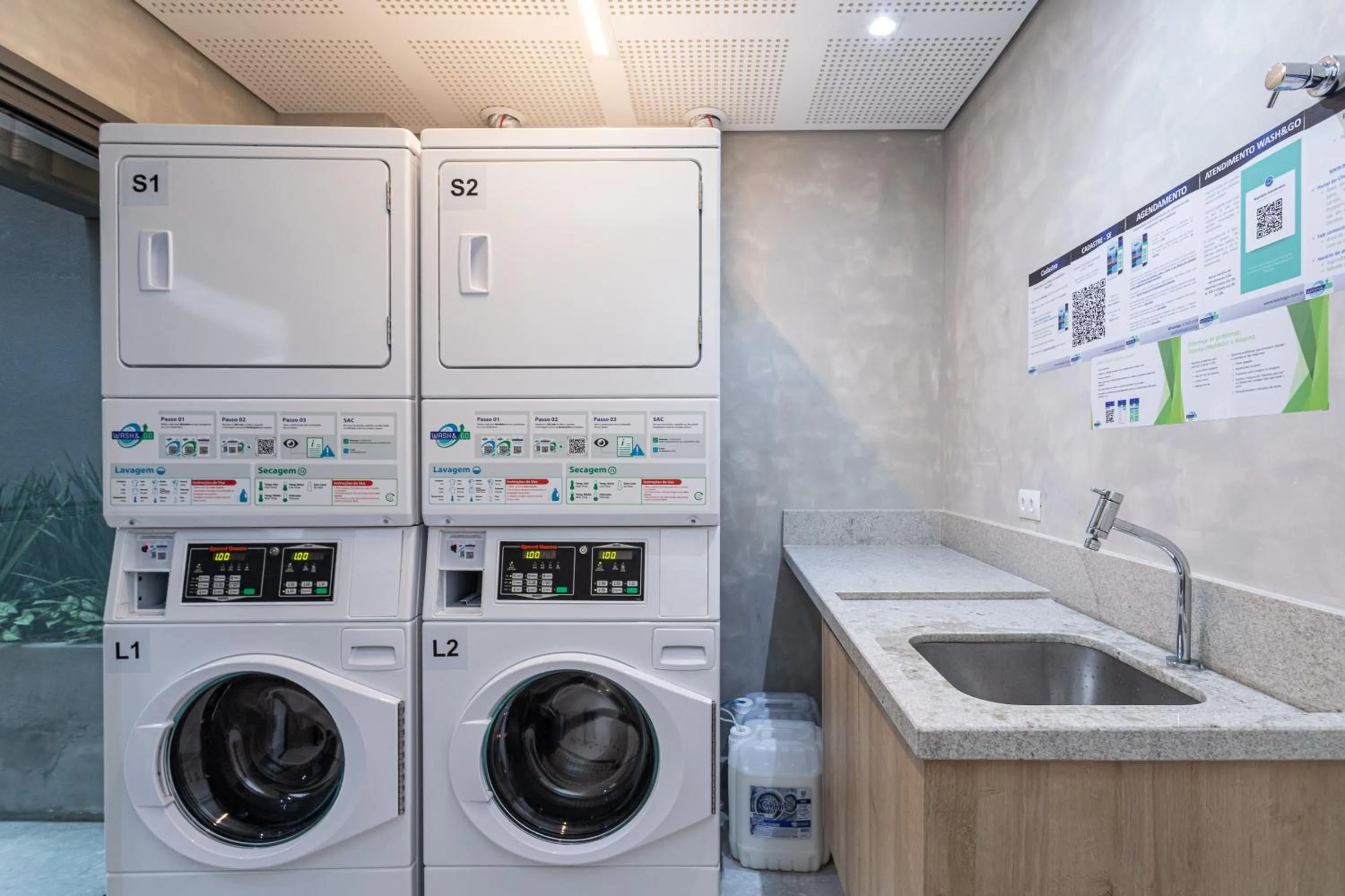 washing machine in Next Haddock by Viva - Apartamentos próximos ao MASP e a metros da Estação Consolação e Avenida Paulista