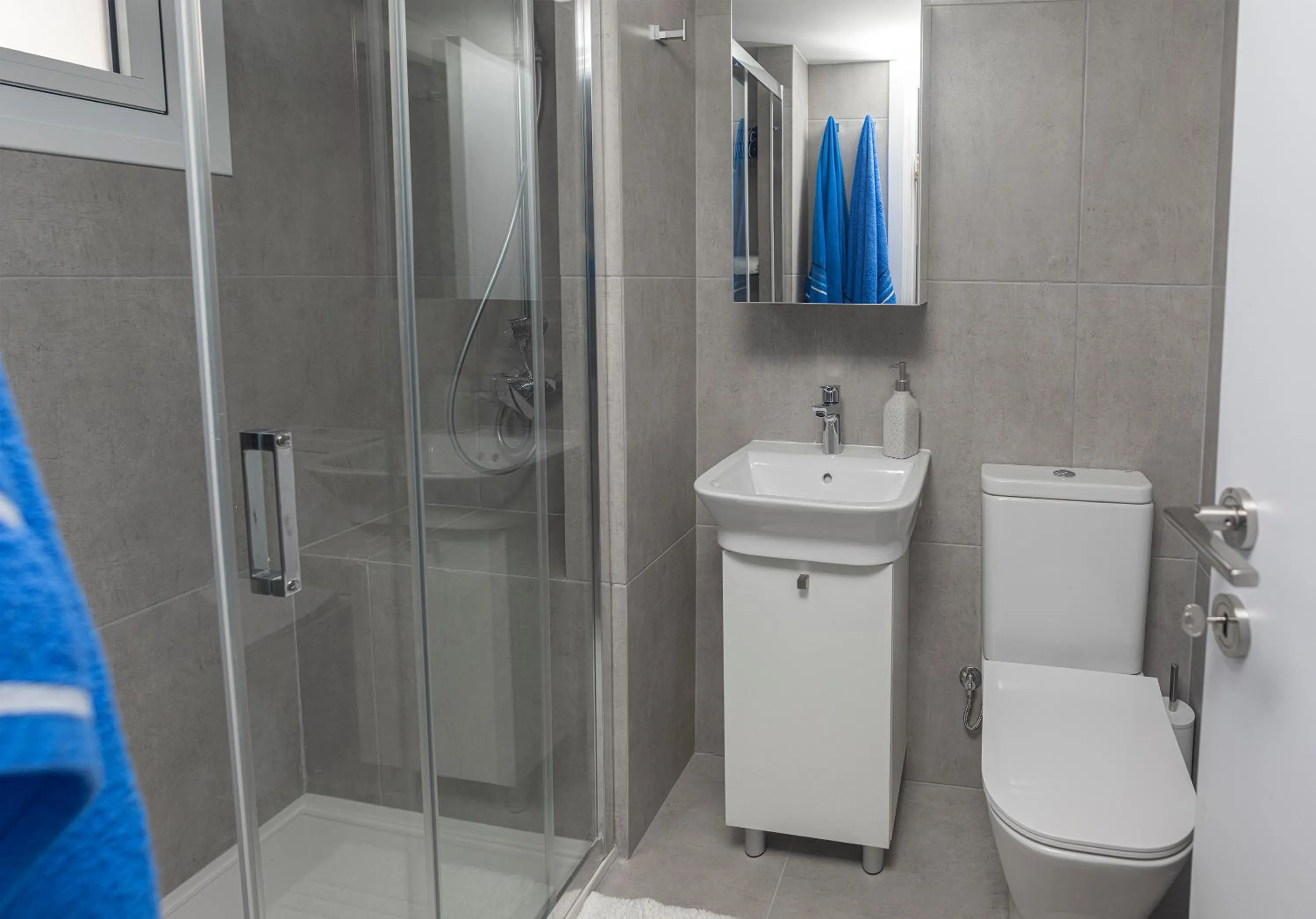 Shower in Lovely Studio by the Beach