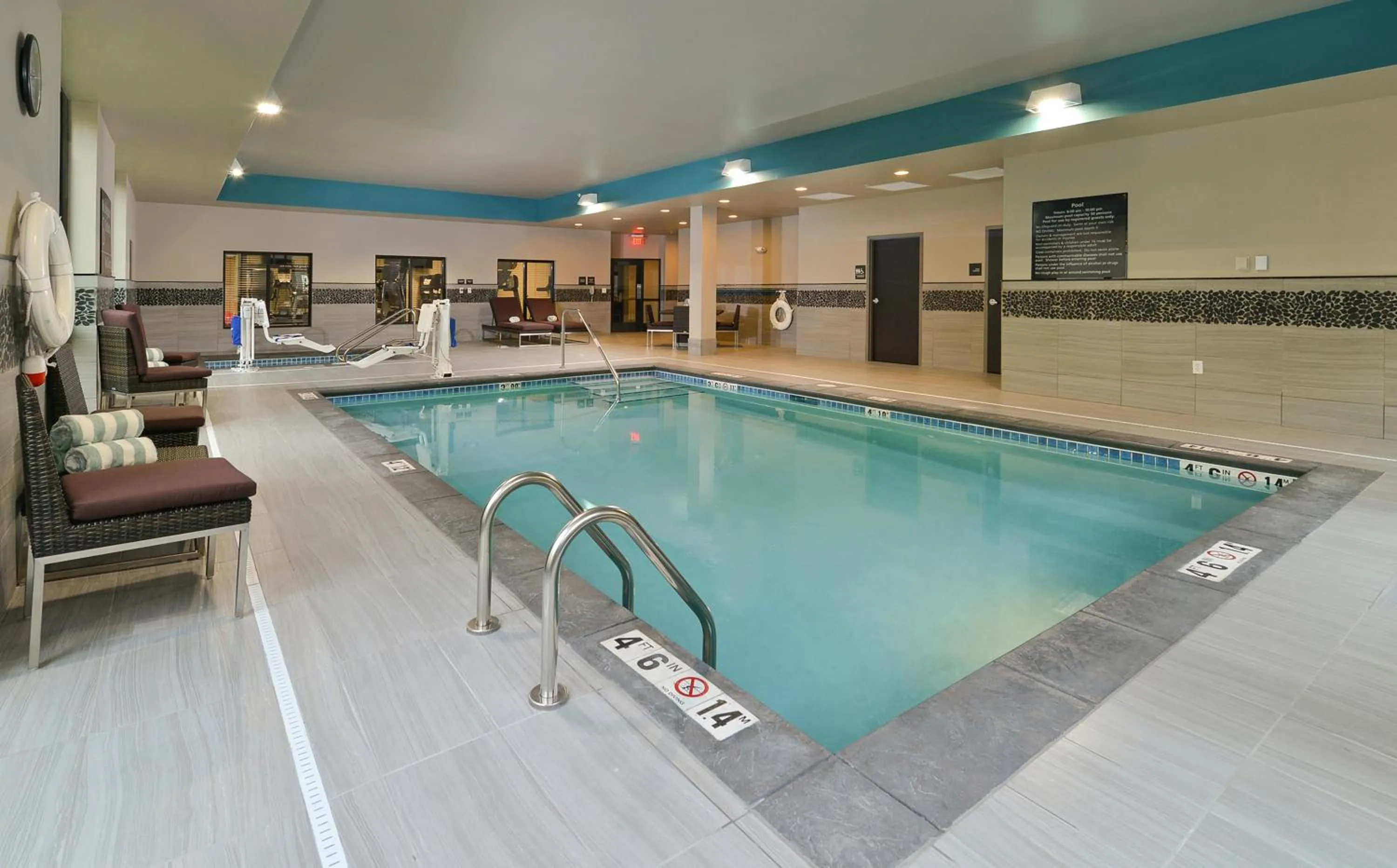 Swimming pool in Hampton Inn & Suites Des Moines Downtown