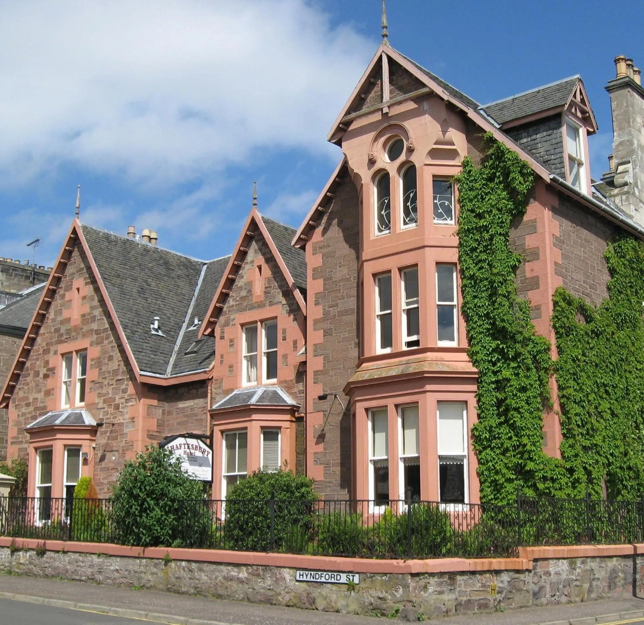 Facade/entrance in Shaftesbury Hotel Dundee