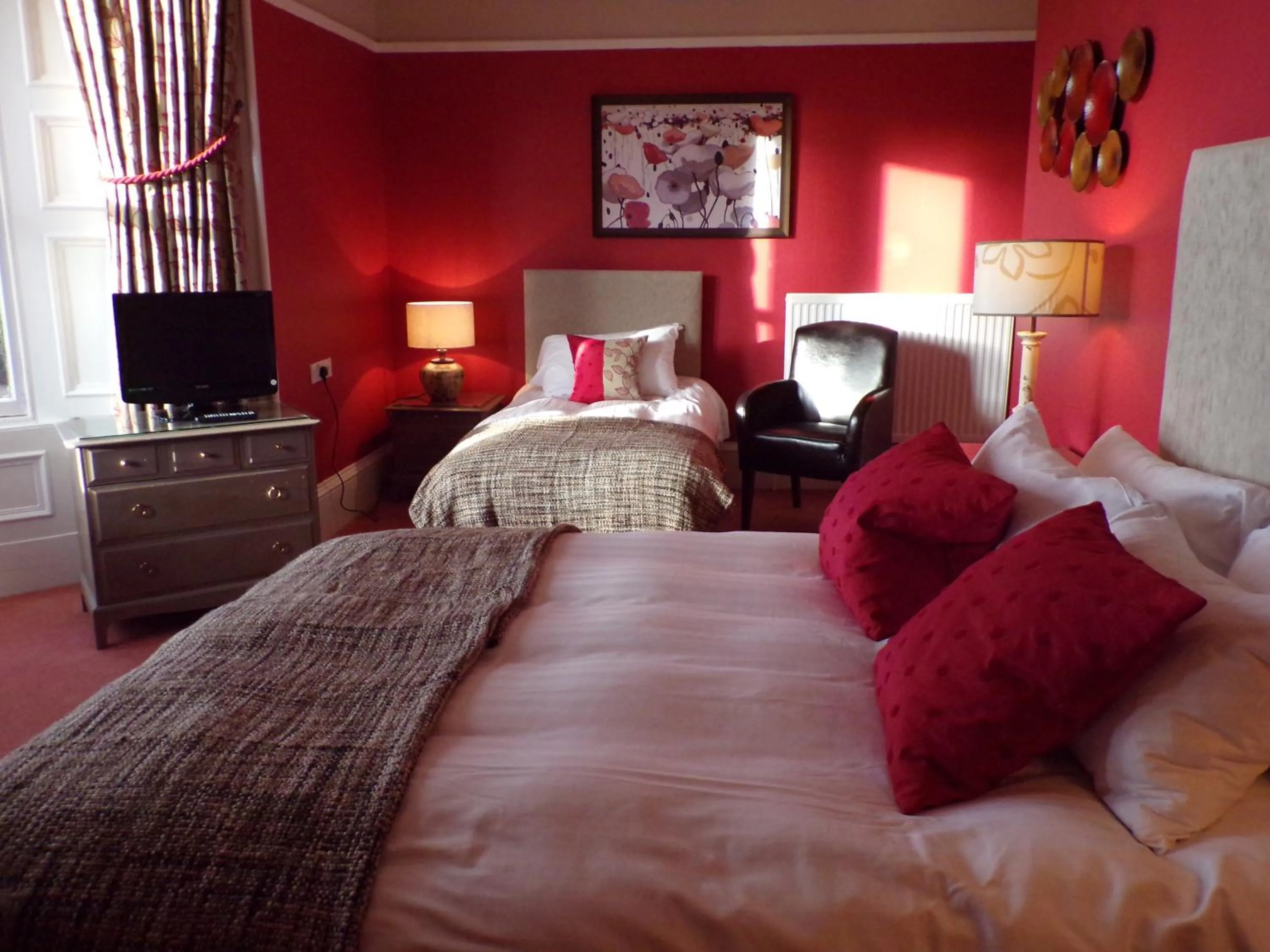 Photo of the whole room, Bed in Shaftesbury Hotel Dundee