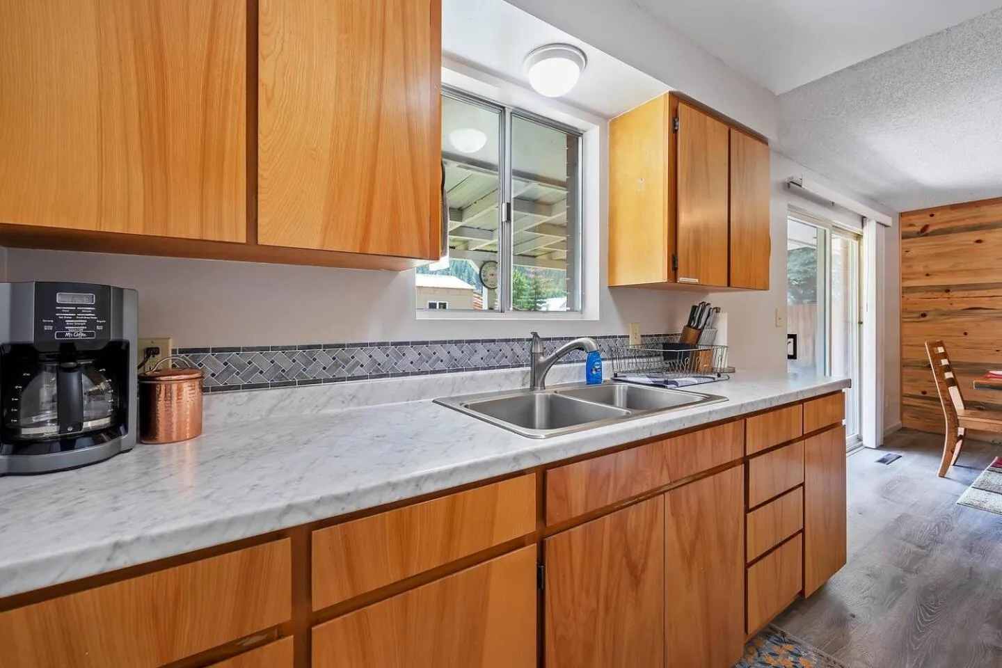Coffee/tea facilities in The Brick House, Kellogg ID