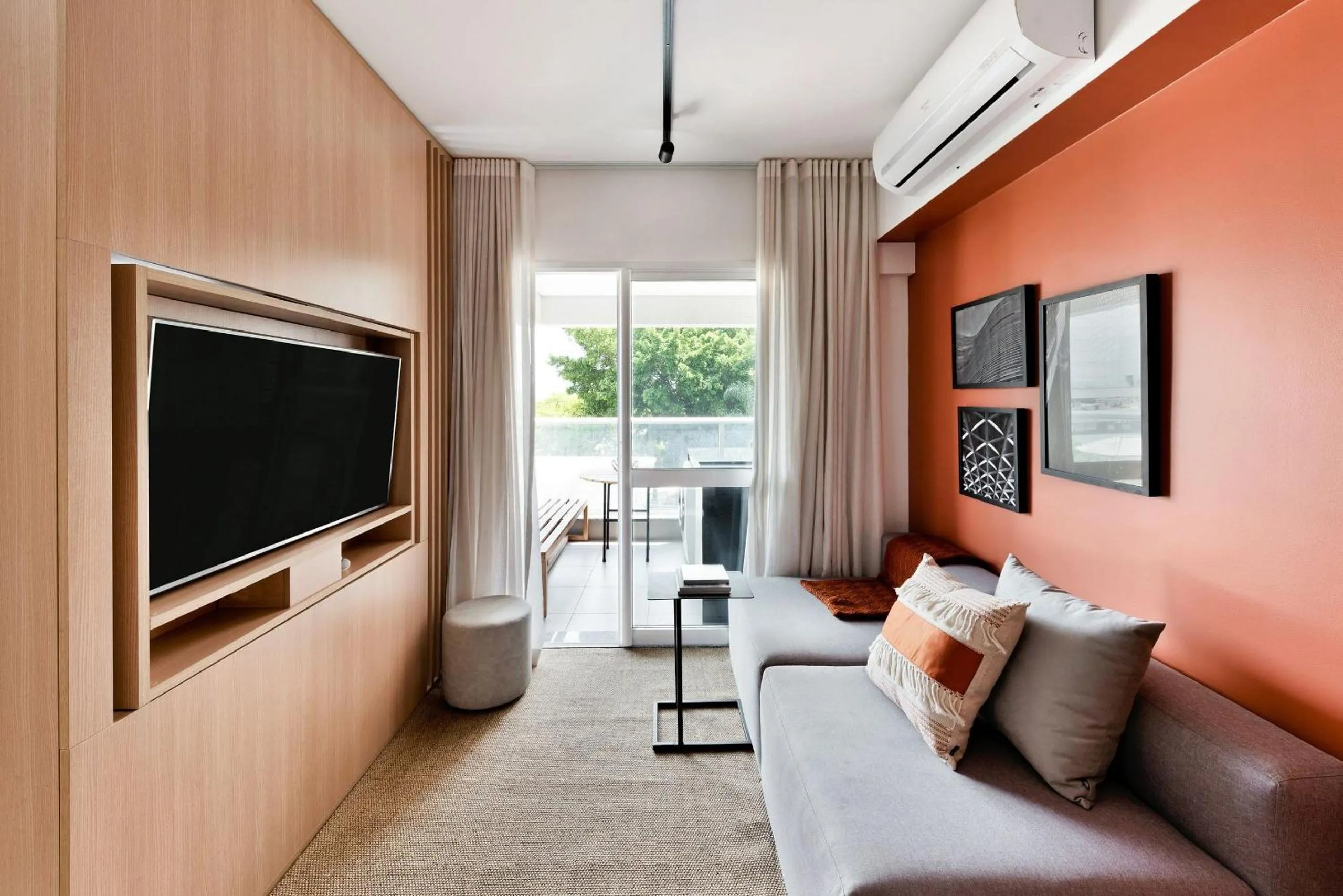 TV and multimedia in Homelike by Viva - Apartamentos completos em Pinheiros a uma quadra da Faria Lima
