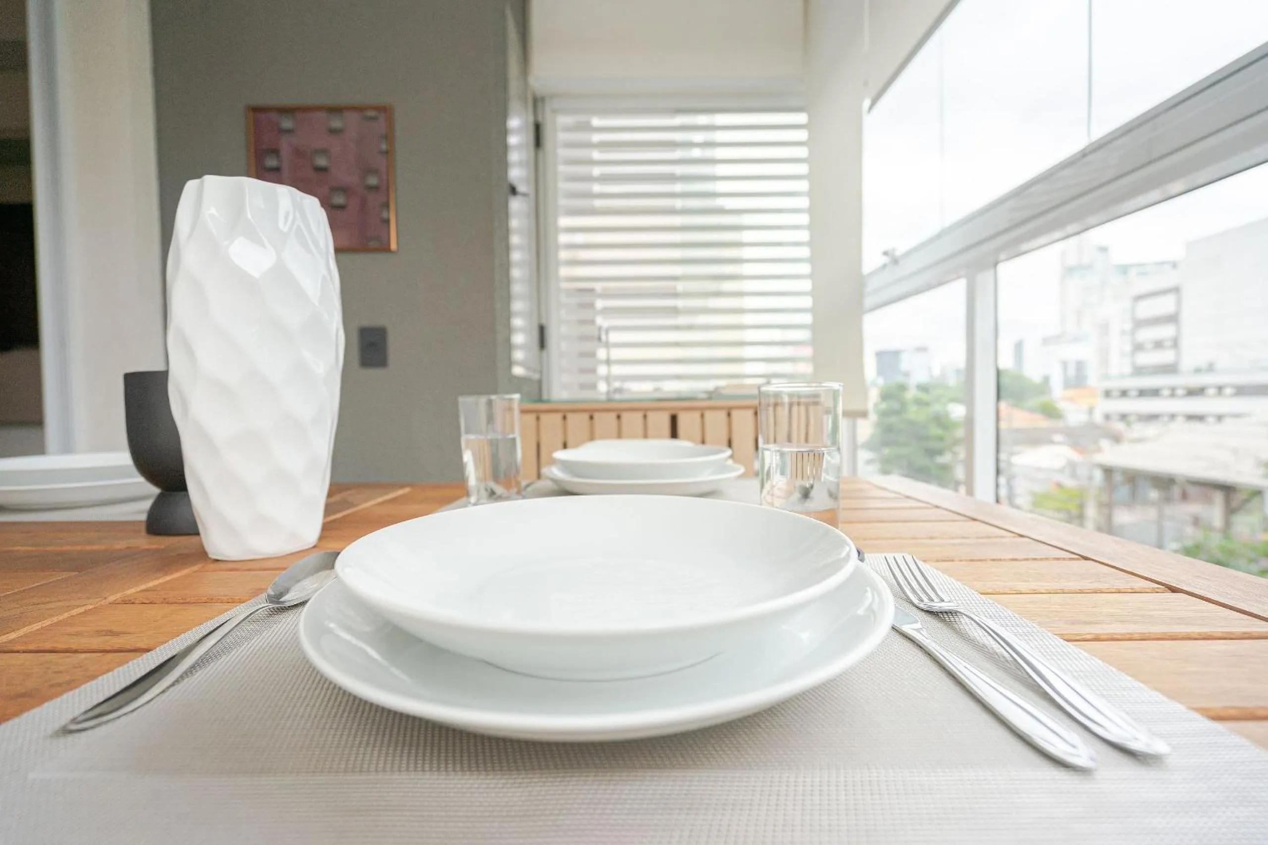 Dining area in Homelike by Viva - Apartamentos completos em Pinheiros a uma quadra da Faria Lima