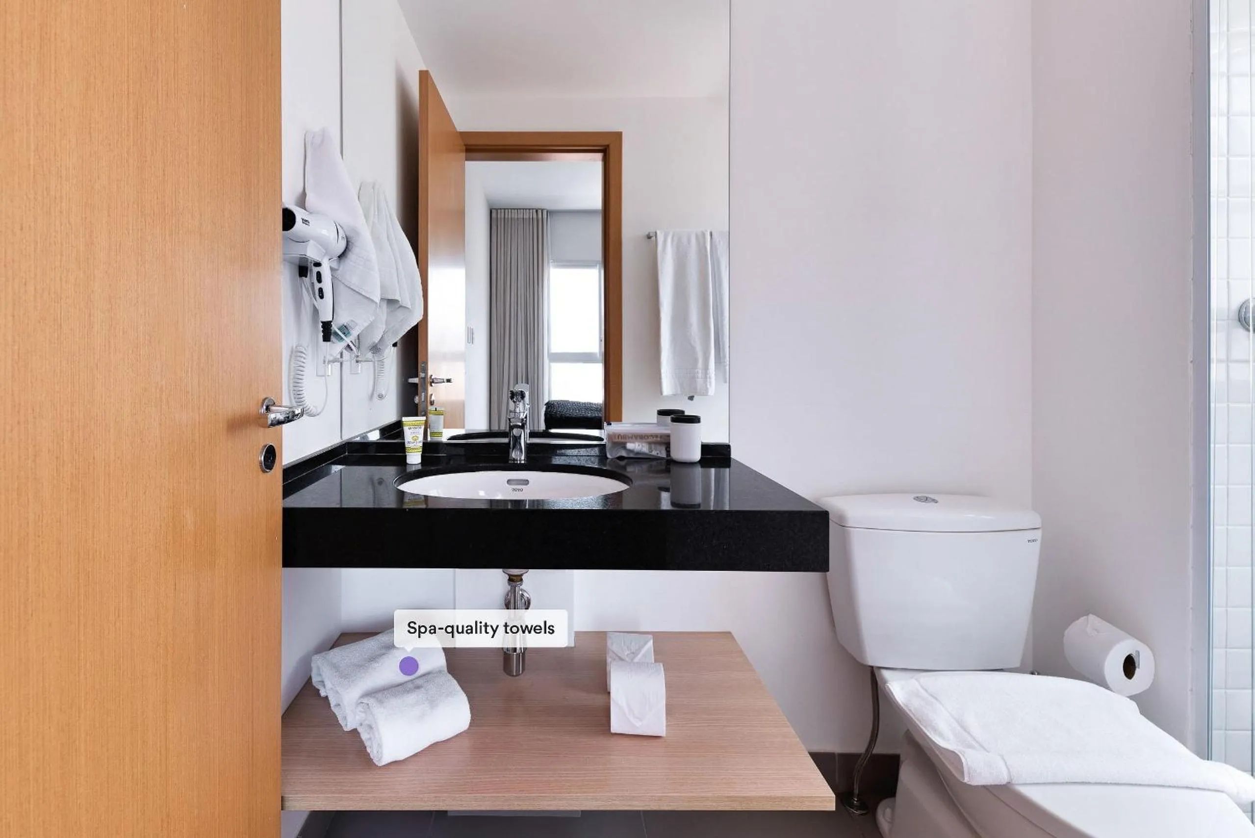 Bathroom in Homelike by Viva - Apartamentos completos em Pinheiros a uma quadra da Faria Lima