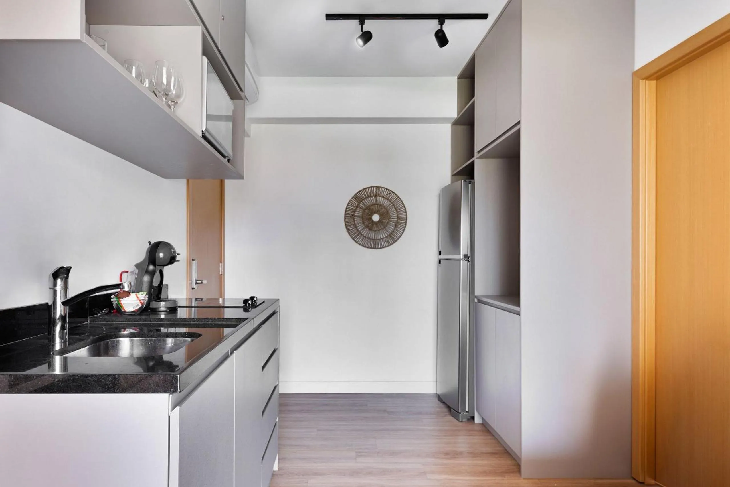 Kitchen or kitchenette in Homelike by Viva - Apartamentos completos em Pinheiros a uma quadra da Faria Lima