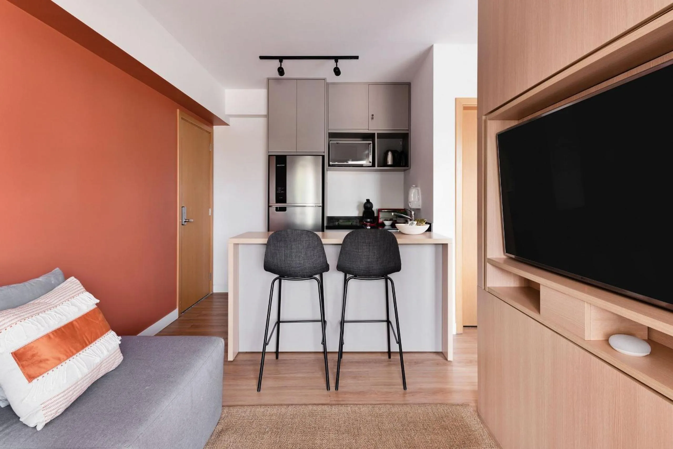 Kitchen or kitchenette, Bed in Homelike by Viva - Apartamentos completos em Pinheiros a uma quadra da Faria Lima
