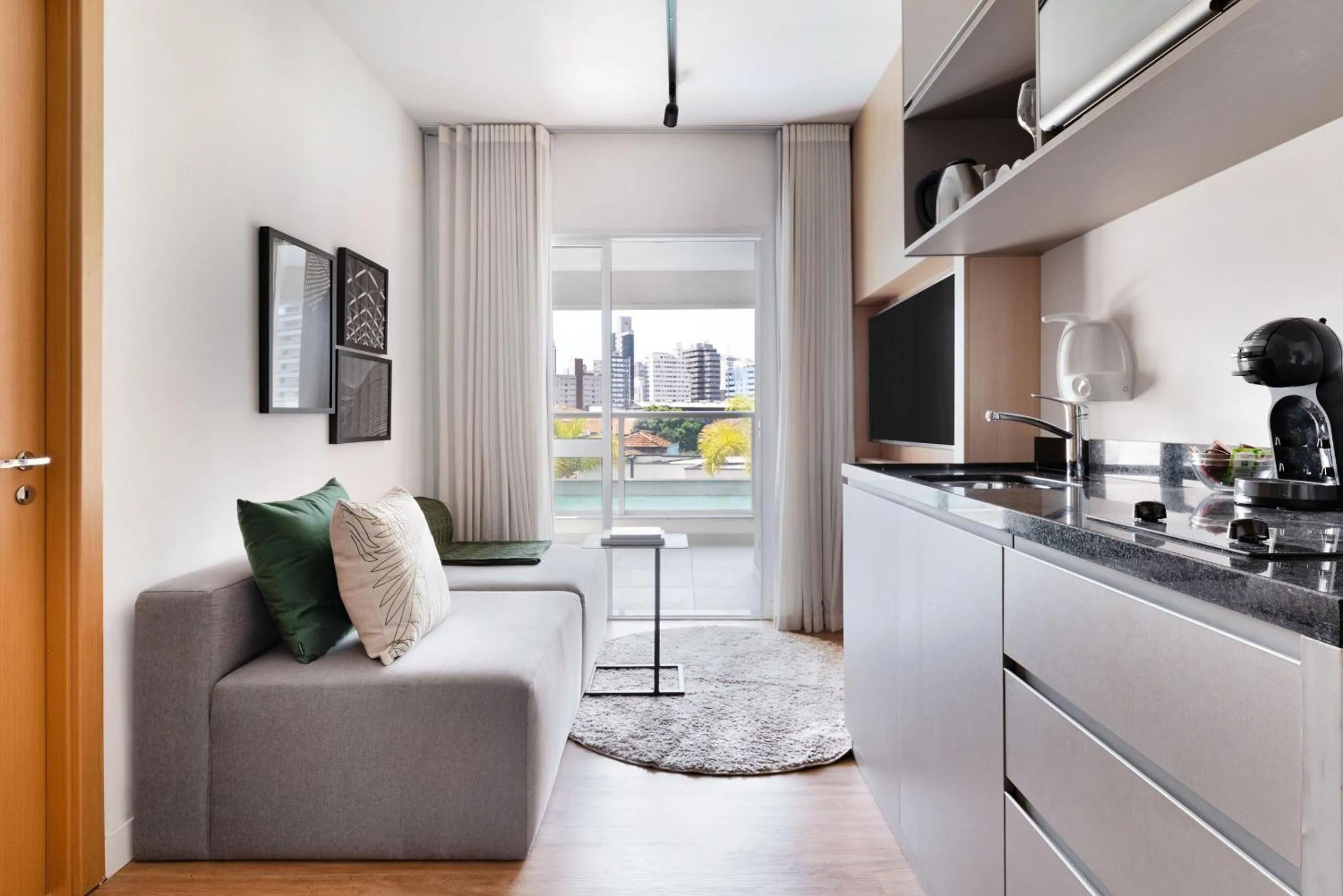 TV and multimedia in Homelike by Viva - Apartamentos completos em Pinheiros a uma quadra da Faria Lima