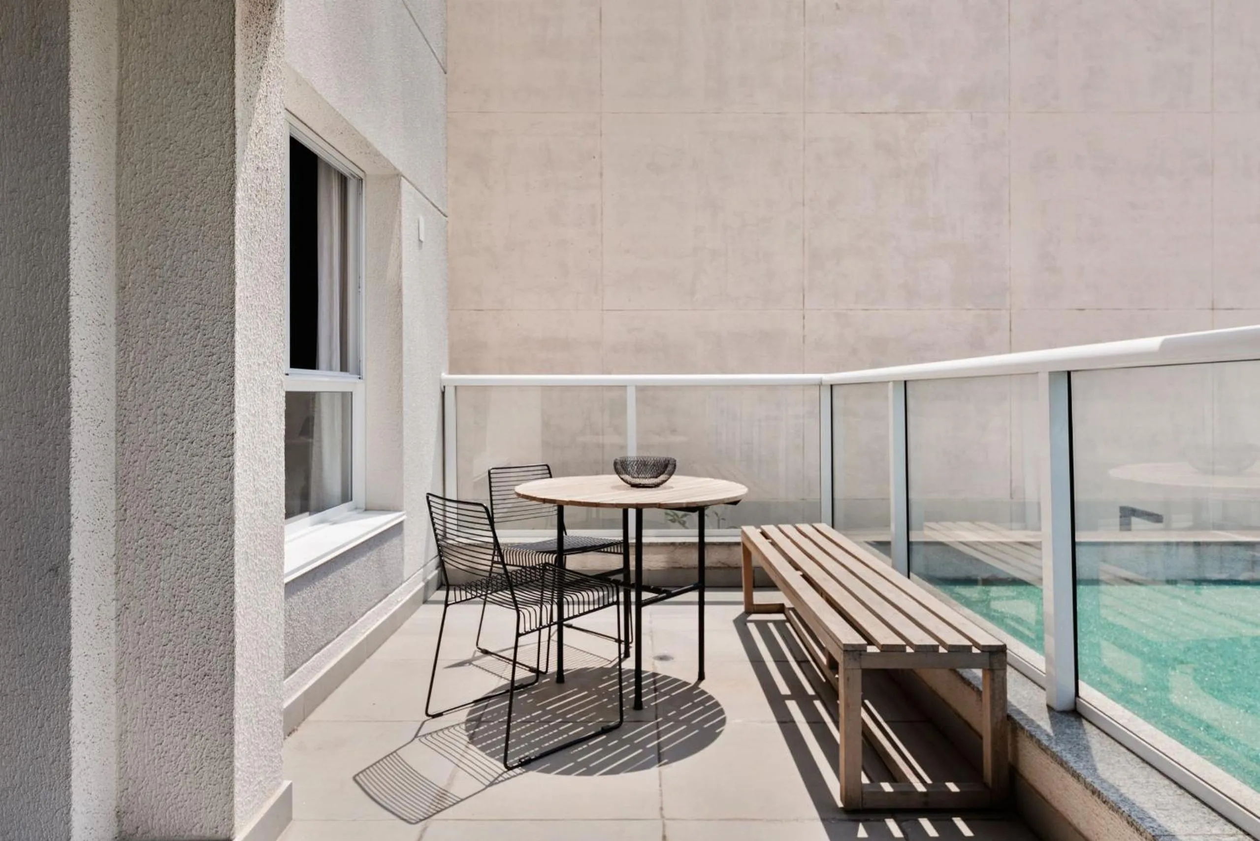 Pool view in Homelike by Viva - Apartamentos completos em Pinheiros a uma quadra da Faria Lima