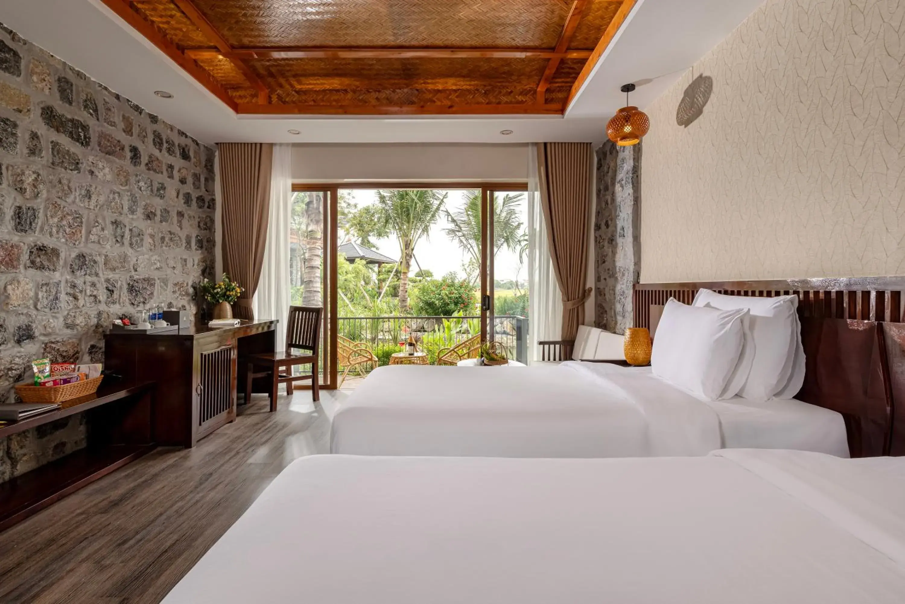 Deluxe Double or Twin Room with Lake View in Athena Premier Resort Ninh Bình Deluxe Double or Twin Room with Lake View in Athena Premier Resort Ninh Bình