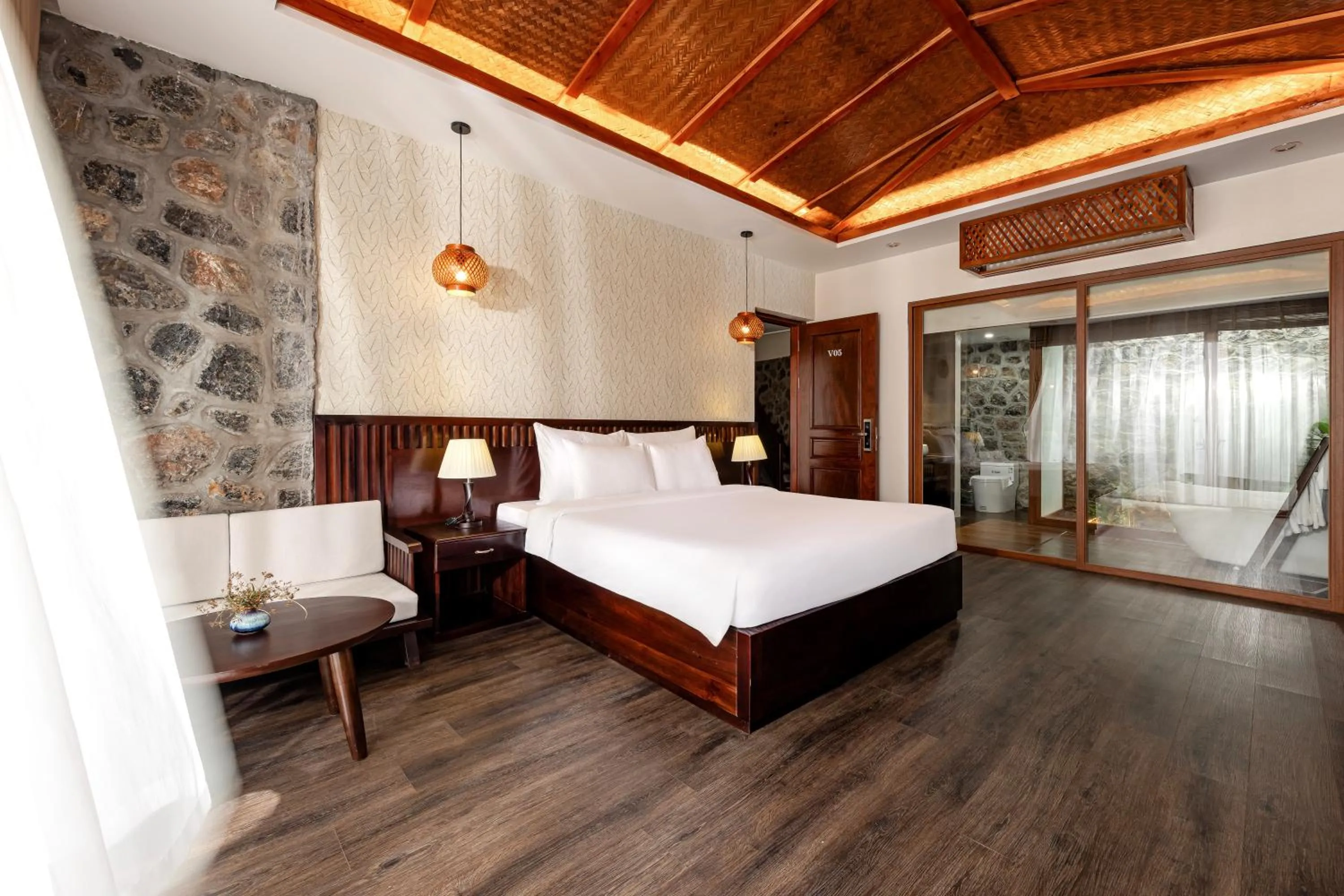 Bed in Athena Premier Resort Ninh Bình