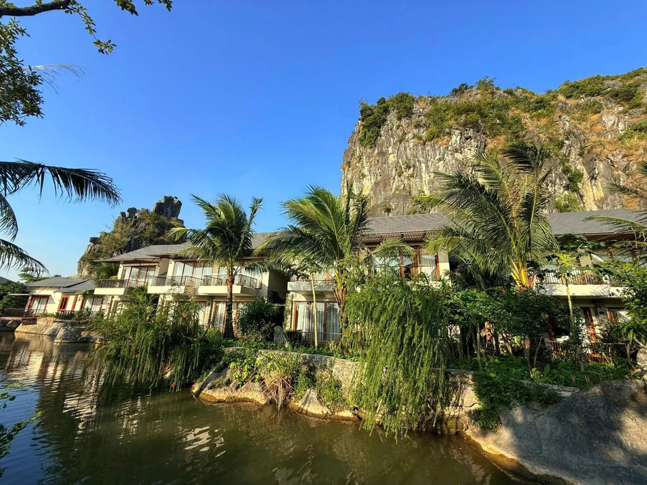 Deluxe Double or Twin Room with Lake View in Athena Premier Resort Ninh Bình Deluxe Double or Twin Room with Lake View in Athena Premier Resort Ninh Bình