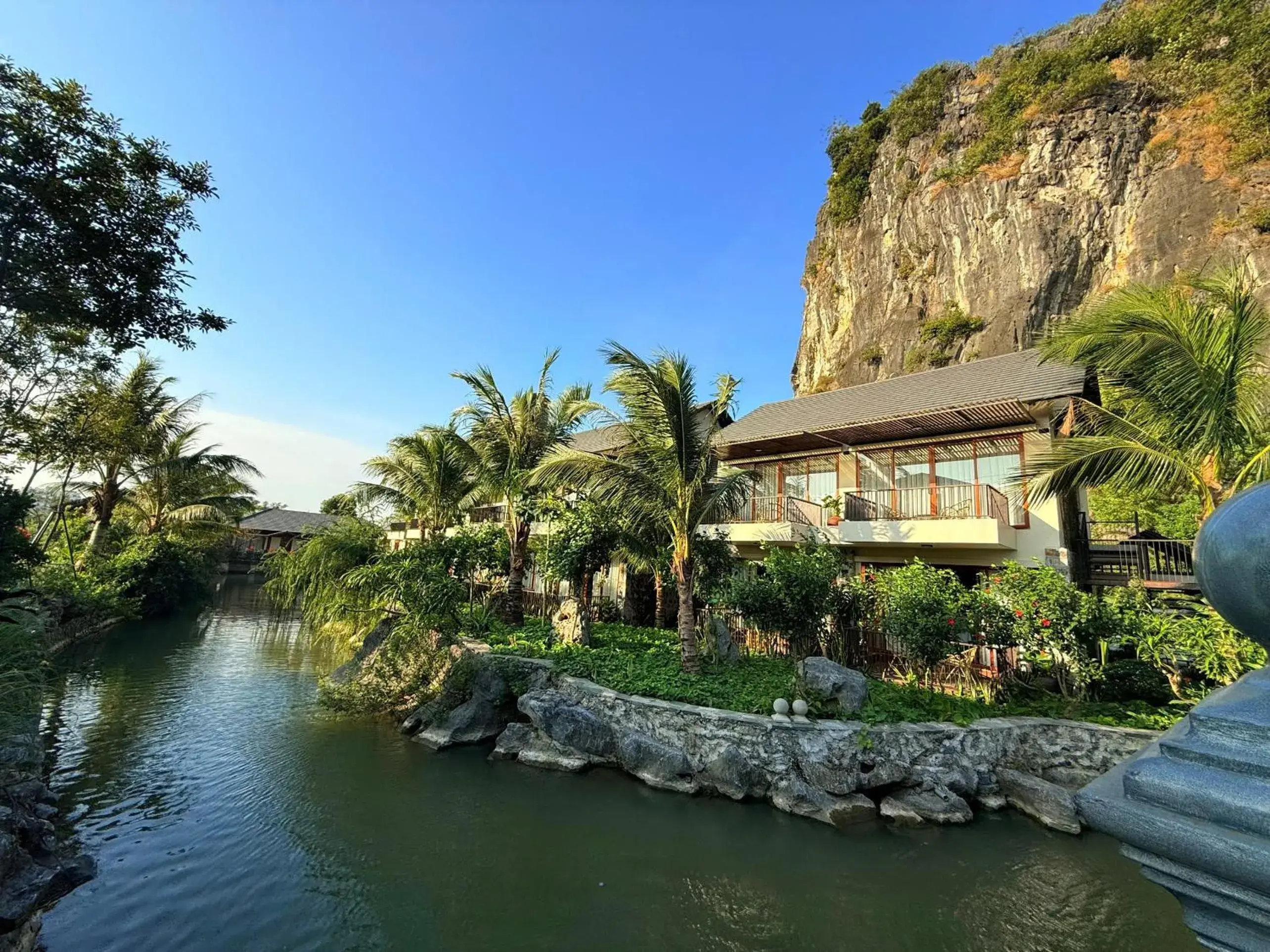Deluxe Double or Twin Room with Lake View in Athena Premier Resort Ninh Bình Deluxe Double or Twin Room with Lake View in Athena Premier Resort Ninh Bình