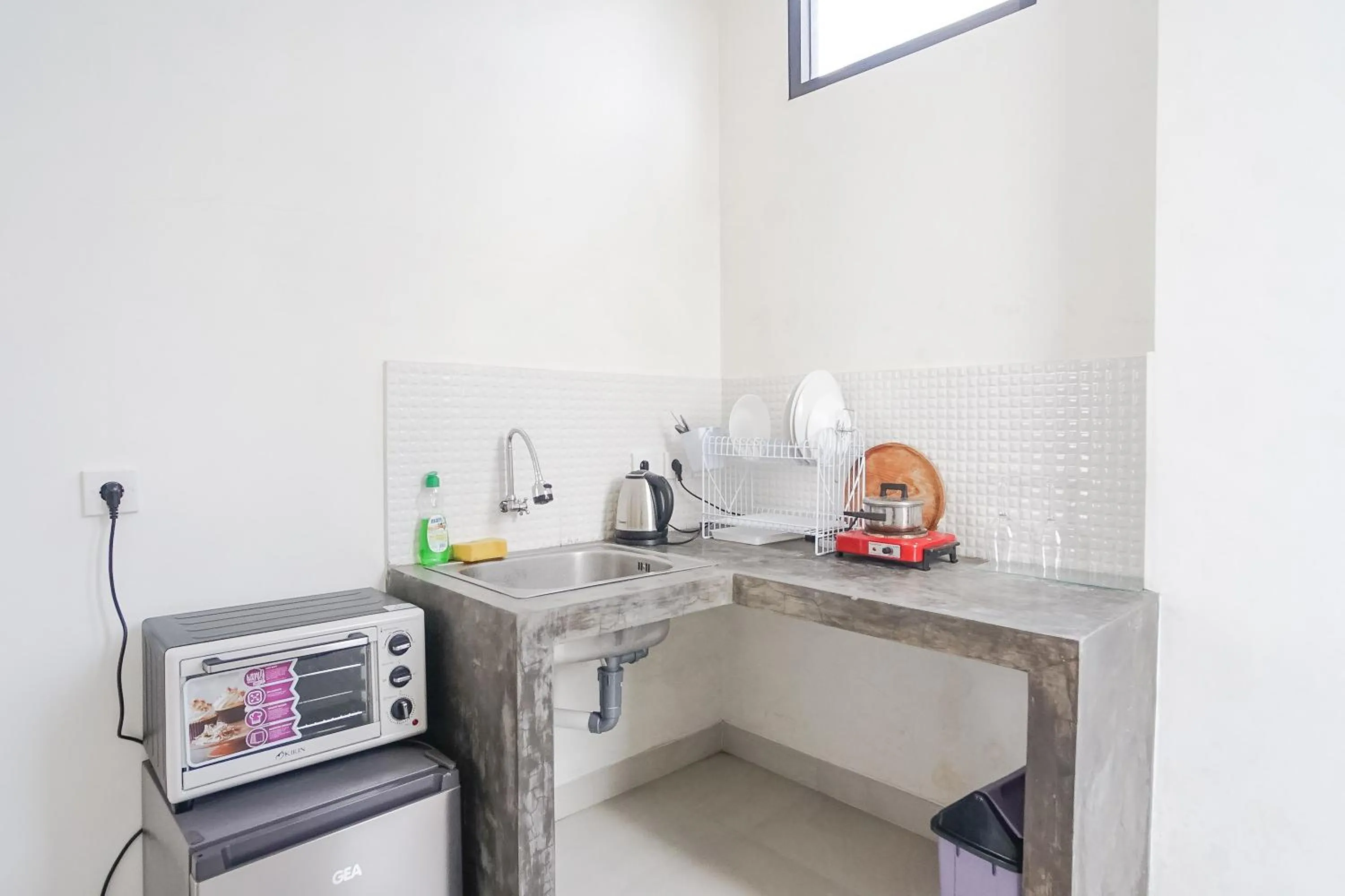 Kitchen or kitchenette in Margarita Apartment and Coworking Canggu