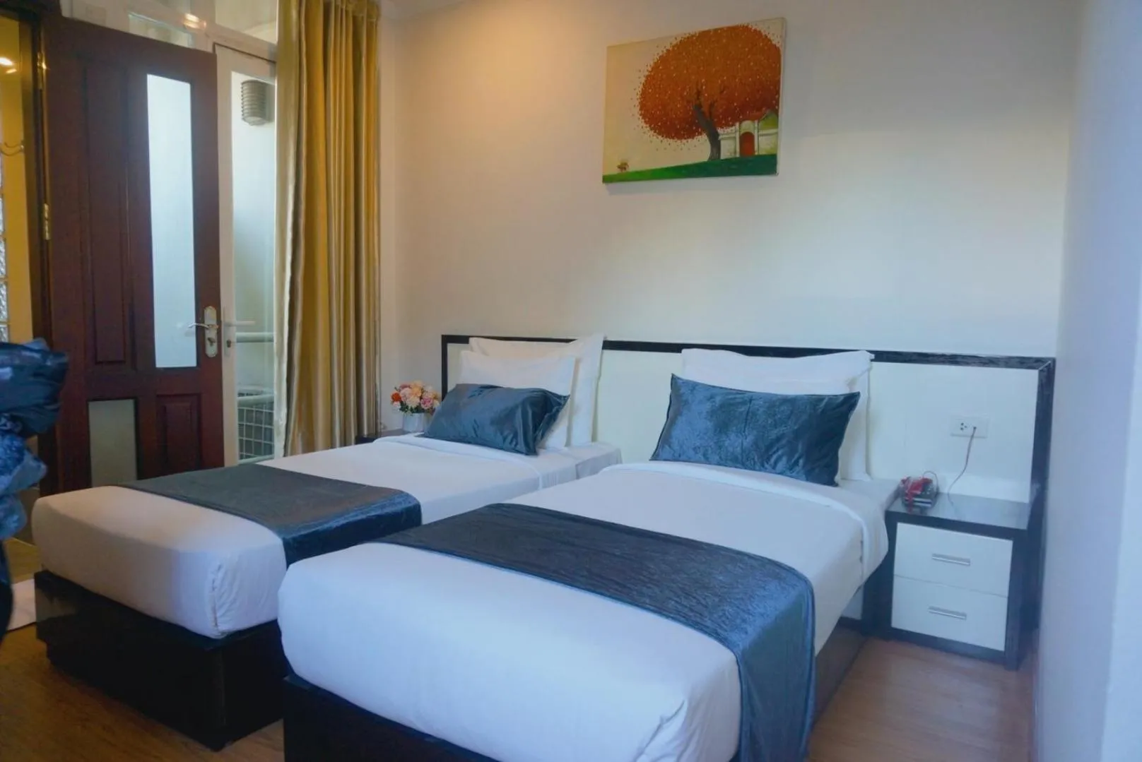 Bedroom, Bed in Rising Dragon Hotel