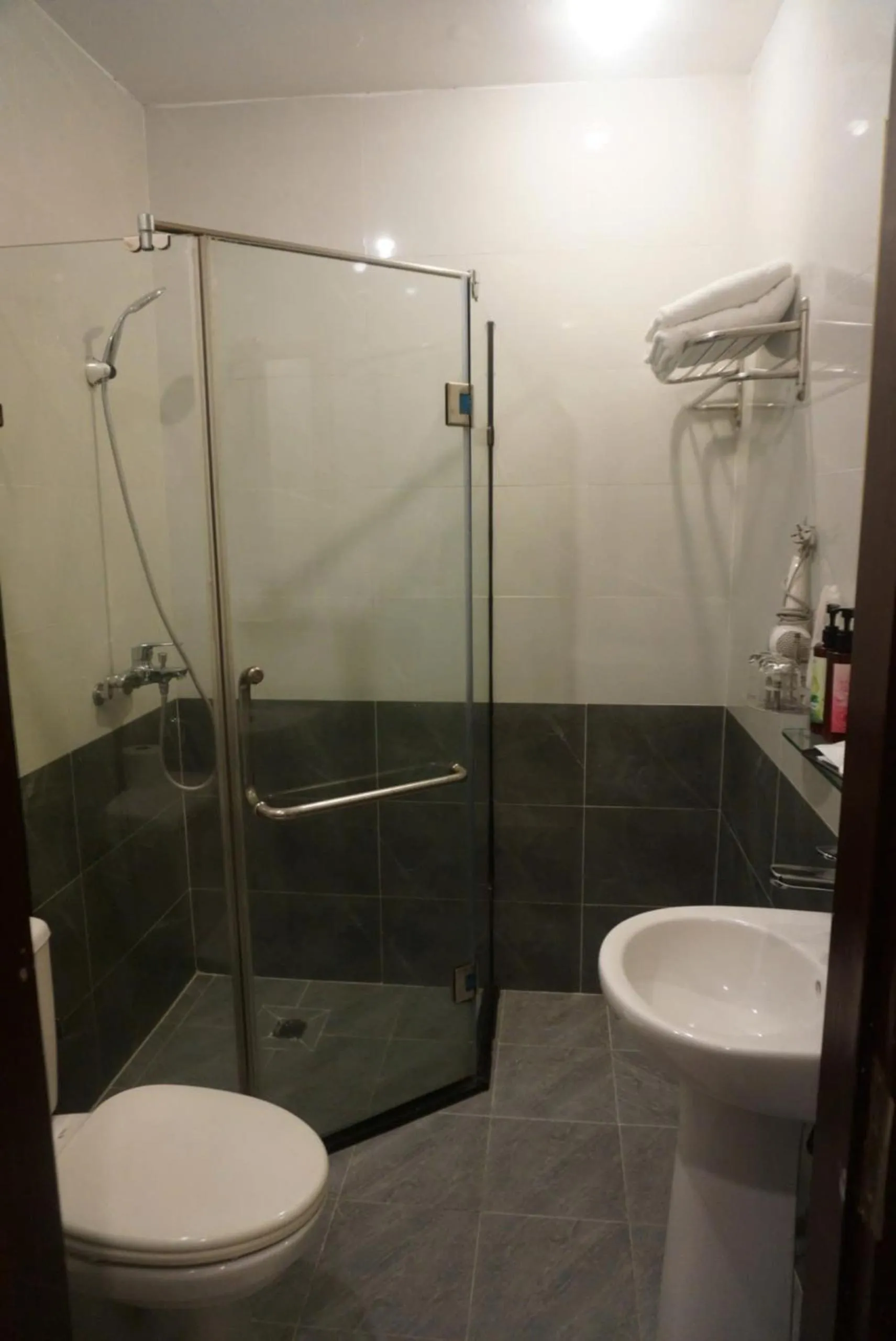 Shower in Rising Dragon Hotel