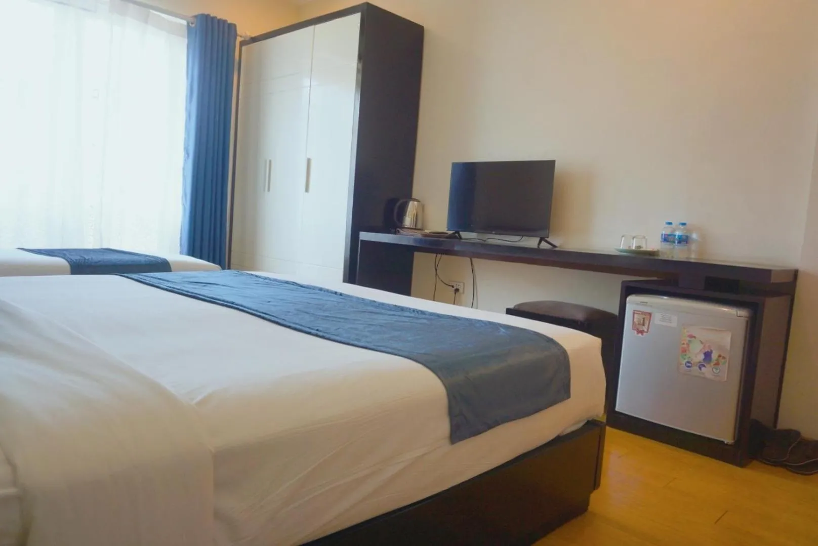 Bedroom, Bed in Rising Dragon Hotel