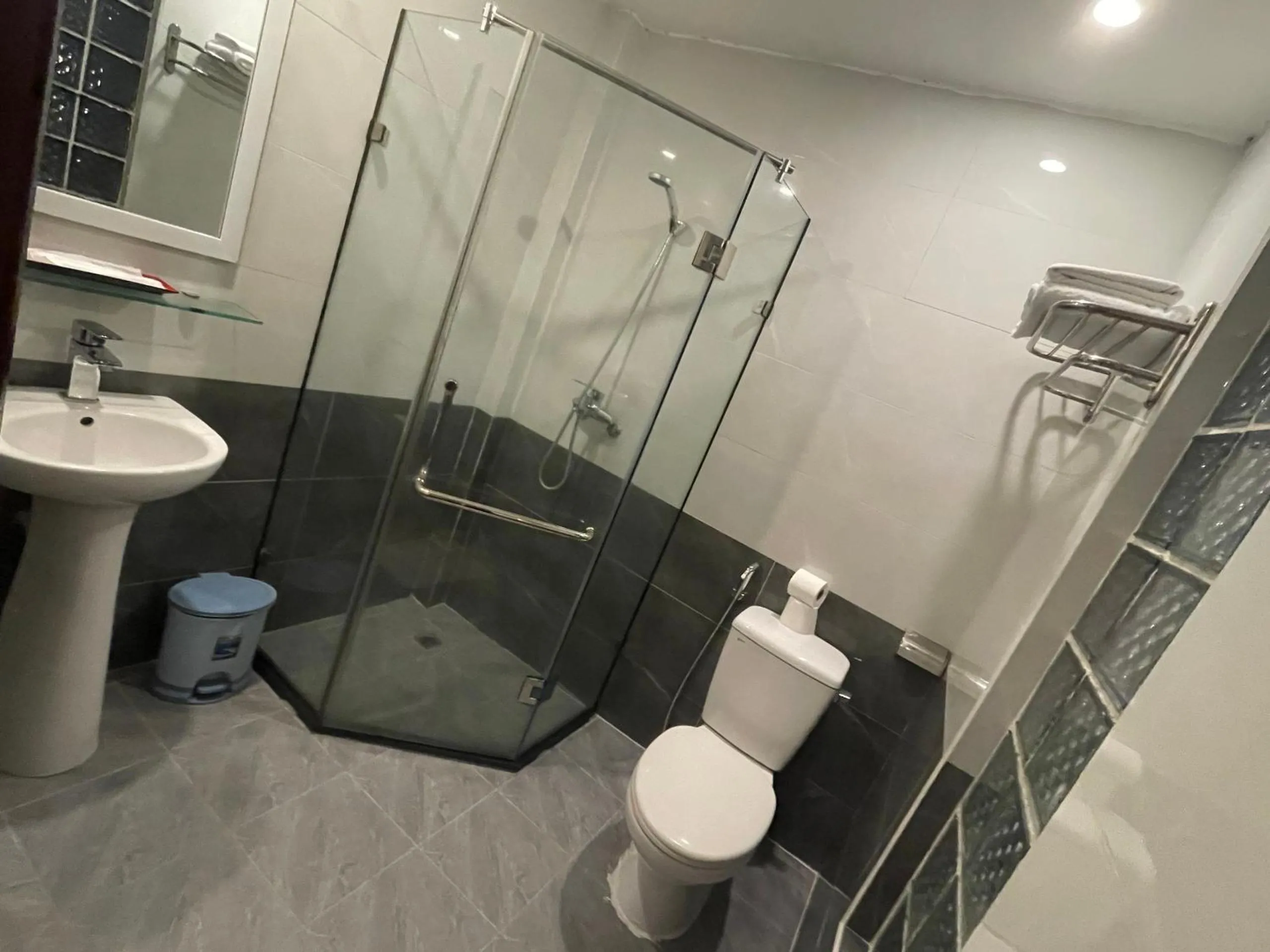 Shower in Rising Dragon Hotel