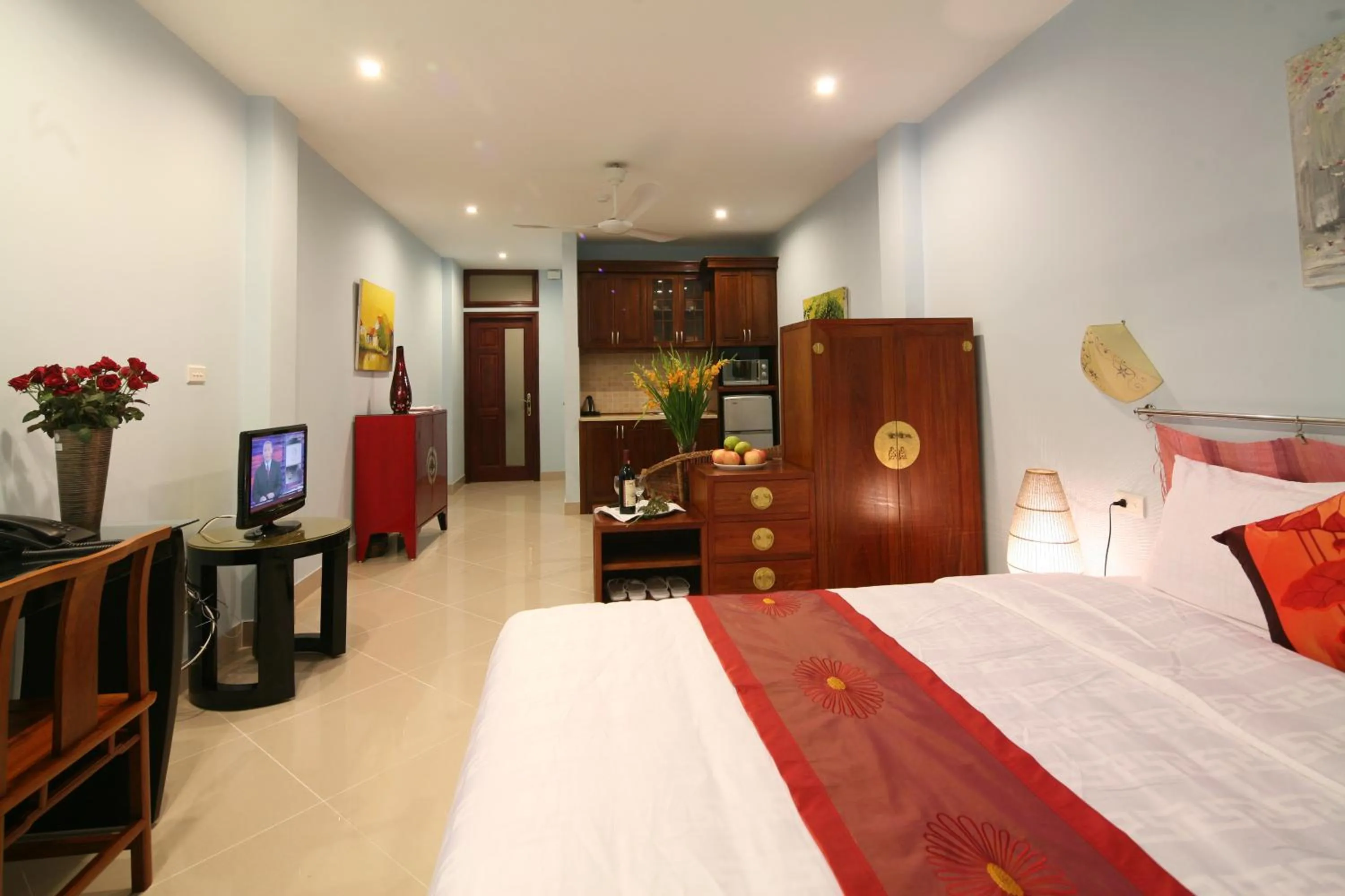 Bedroom, Bed in Rising Dragon Hotel