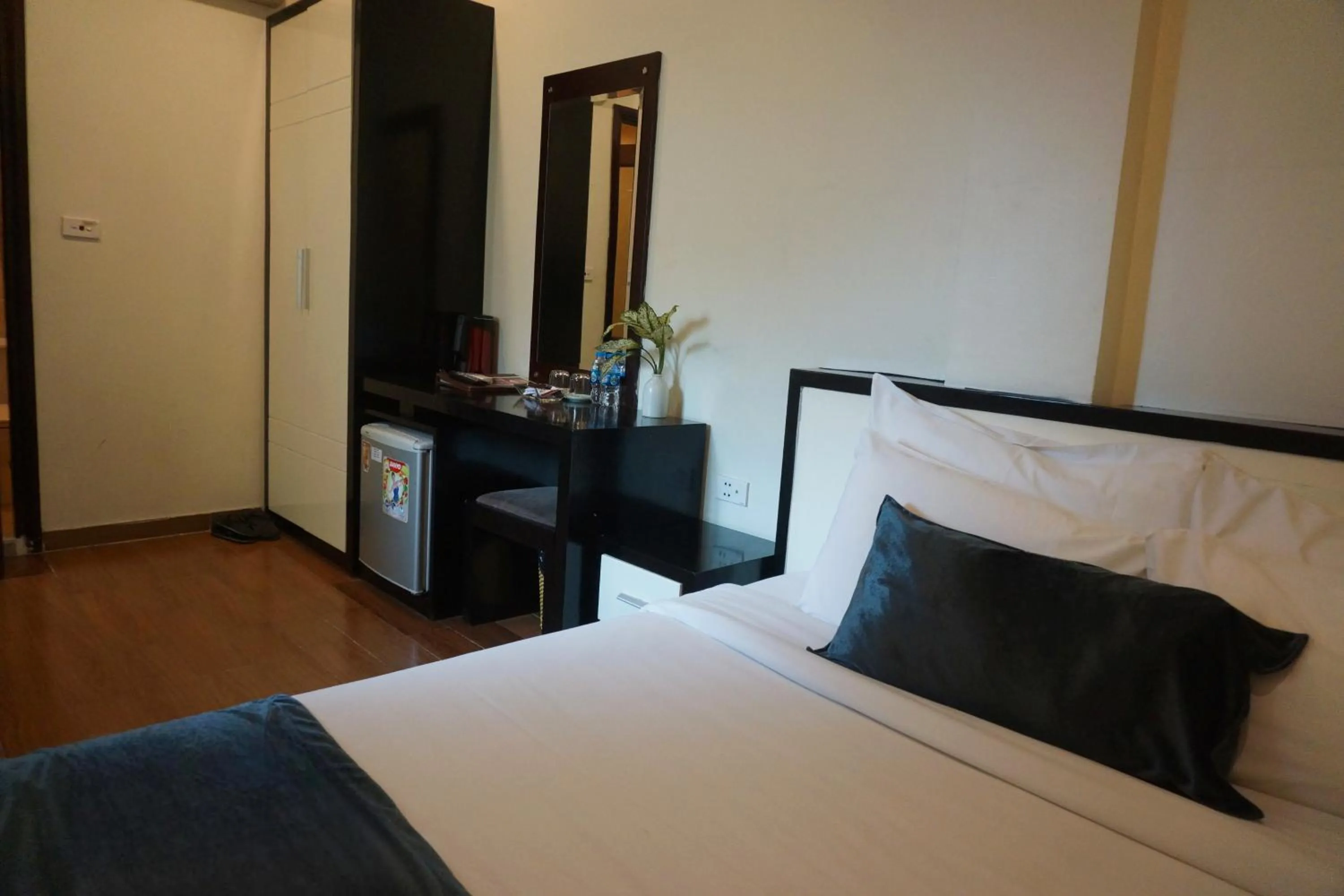 Bedroom, Bed in Rising Dragon Hotel