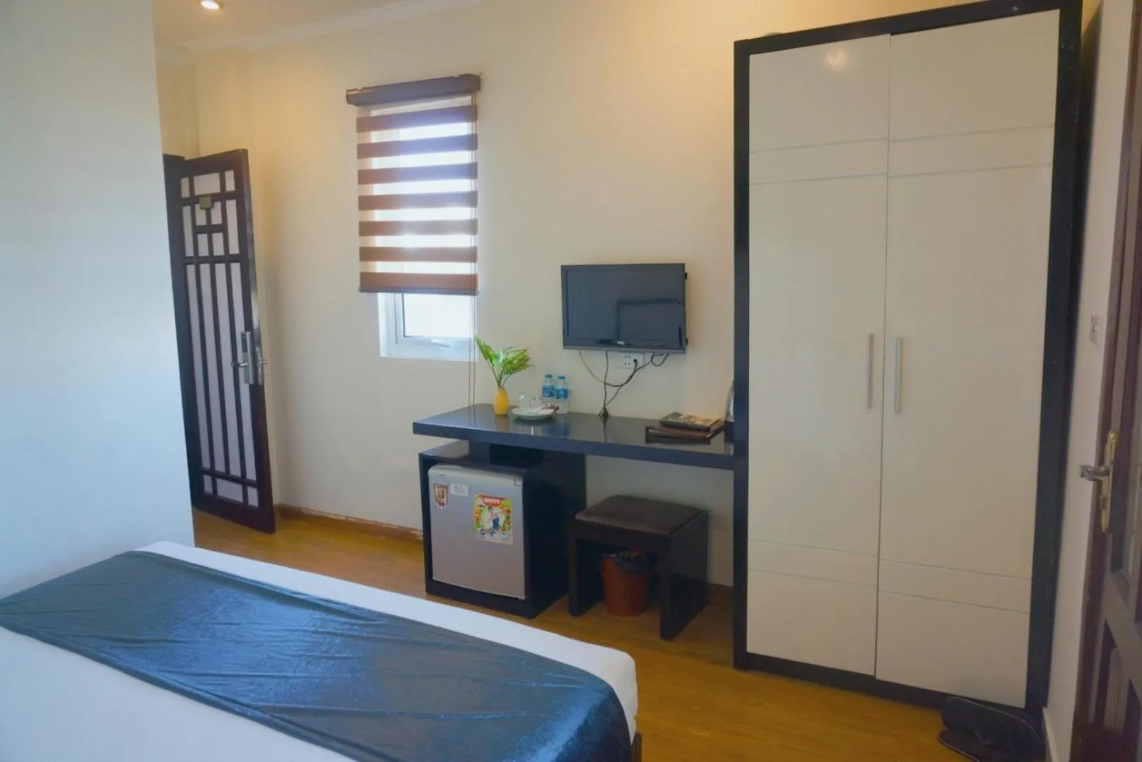 Bedroom, Bed in Rising Dragon Hotel