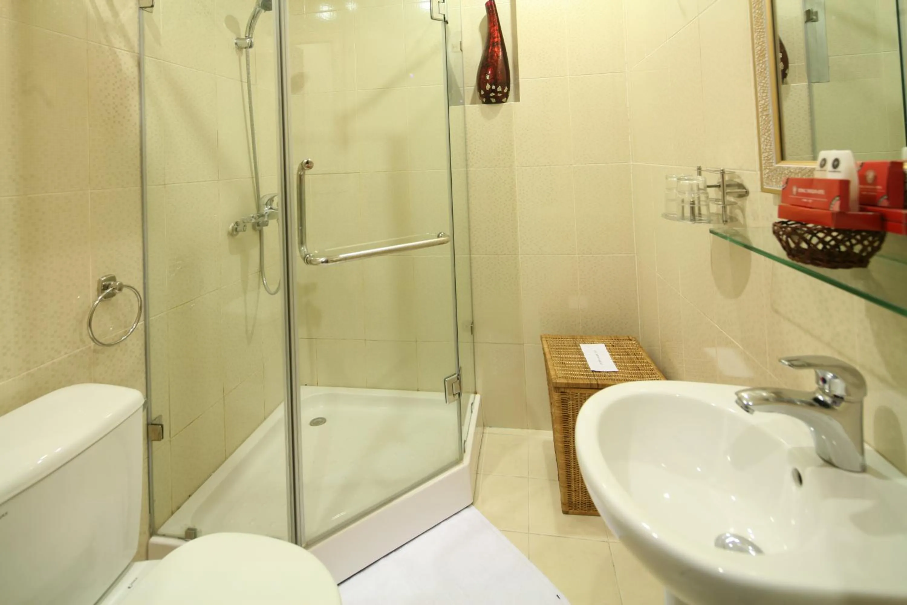 Bathroom in Rising Dragon Hotel