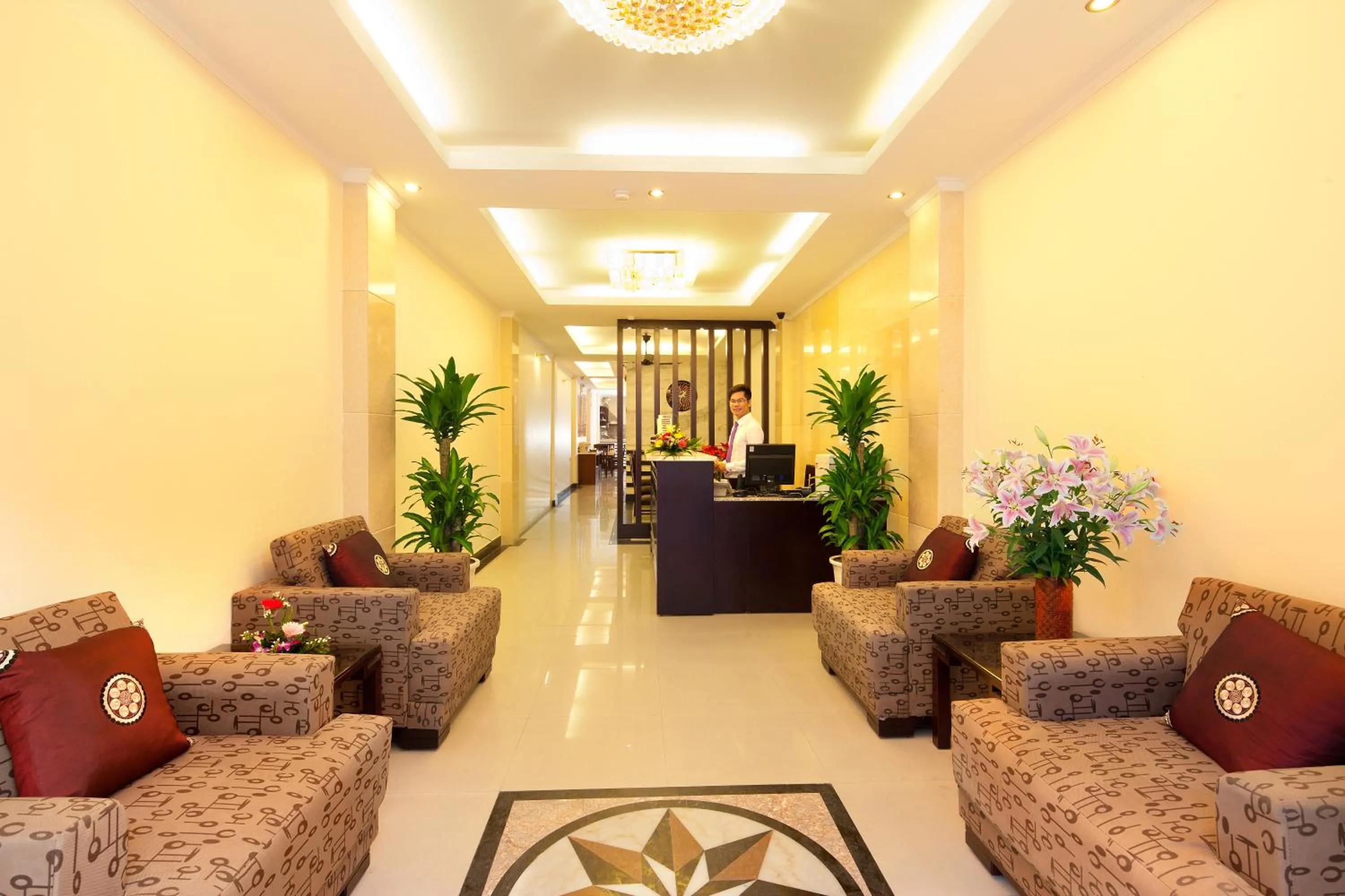 Lobby or reception in Rising Dragon Hotel
