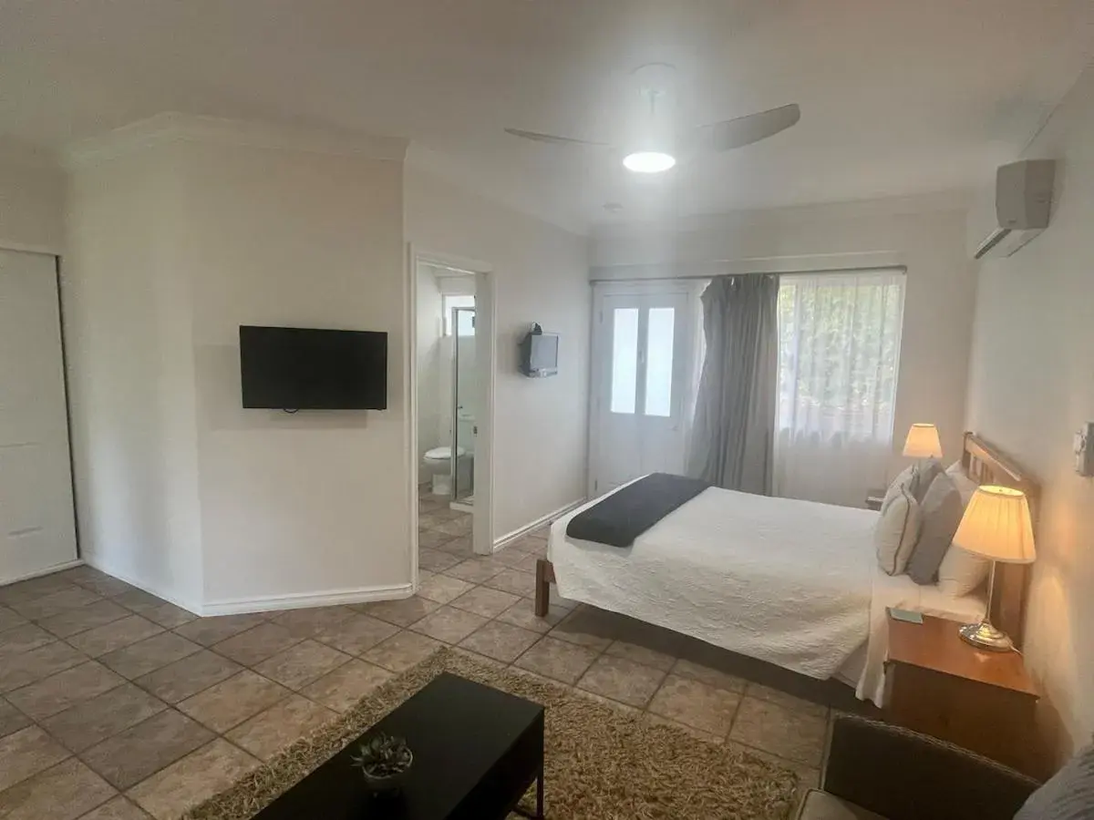 Standard Triple Studio in Inn The Tuarts Guest Lodge Standard Triple Studio in Inn The Tuarts Guest Lodge