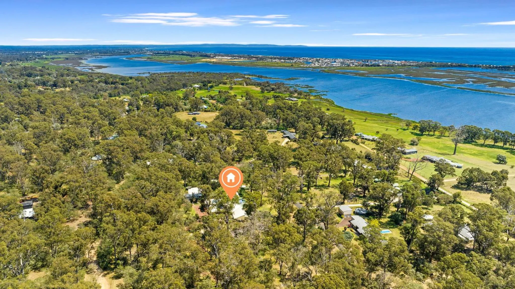 Inn The Tuarts Guest Lodge