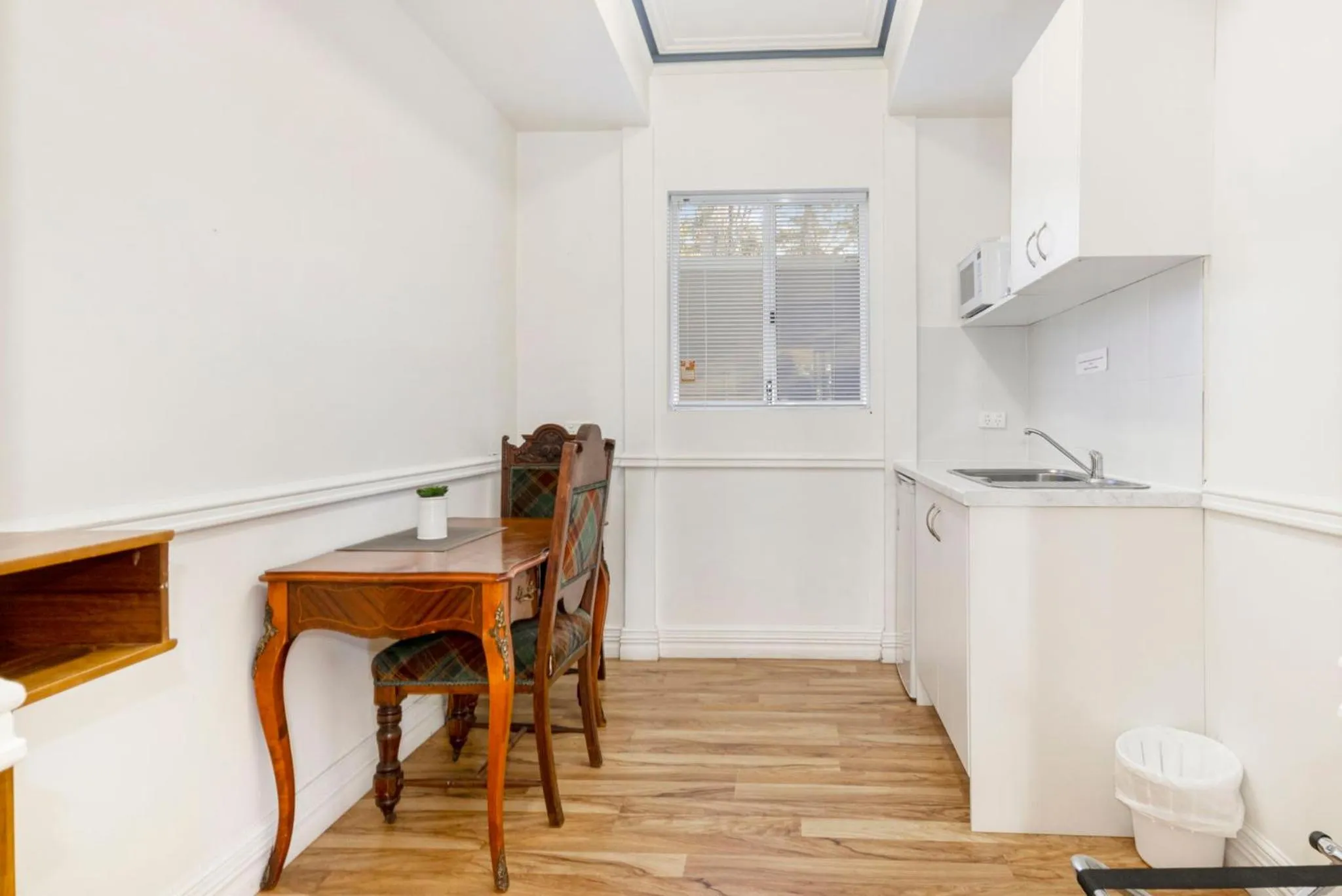 Inn The Tuarts Guest Lodge