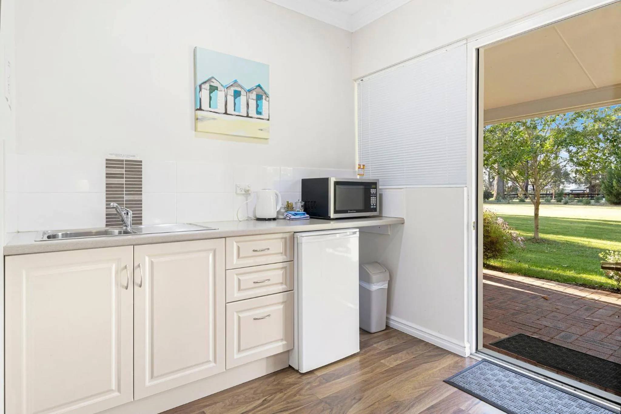 Inn The Tuarts Guest Lodge