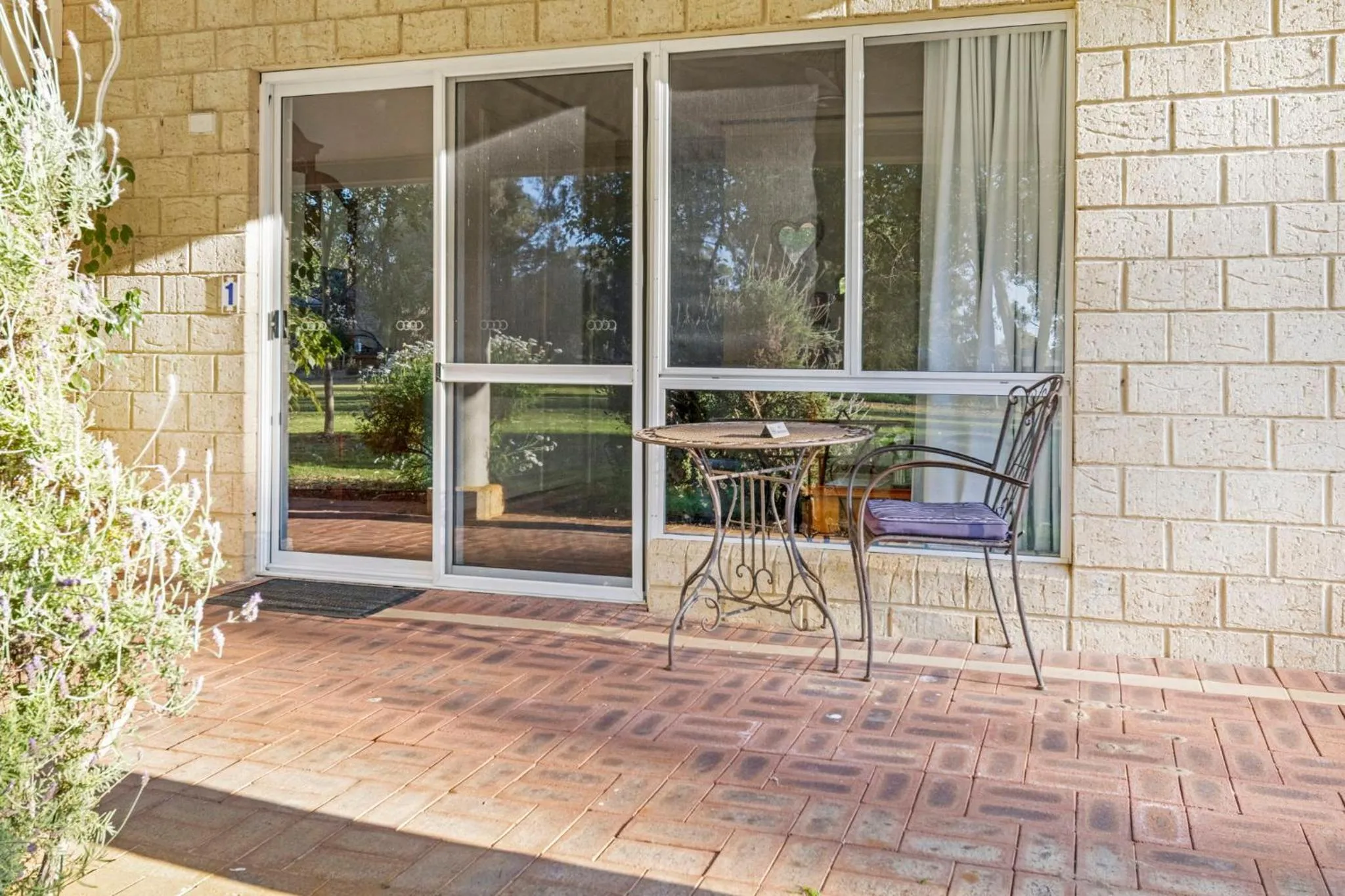 Inn The Tuarts Guest Lodge