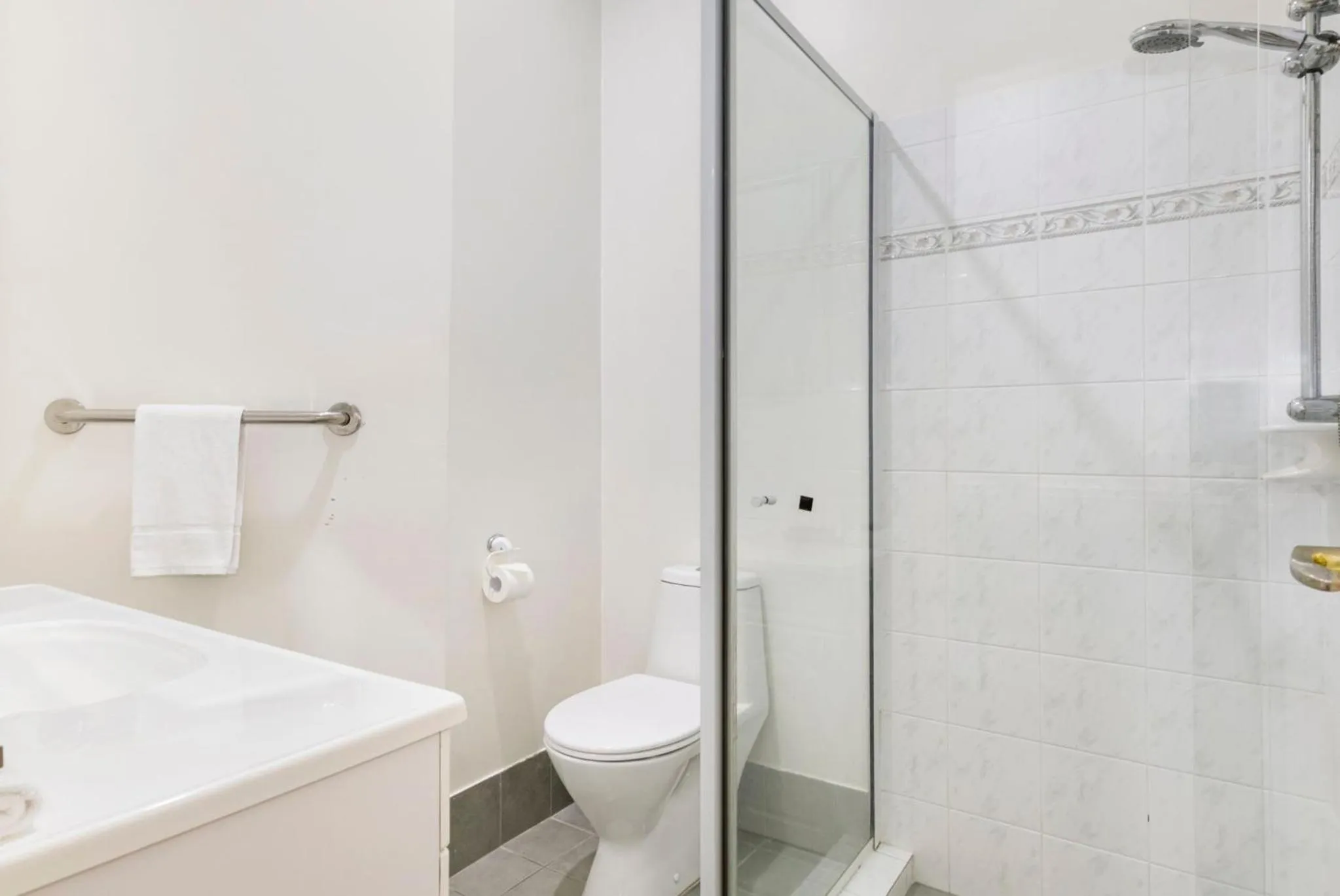 Inn The Tuarts Guest Lodge