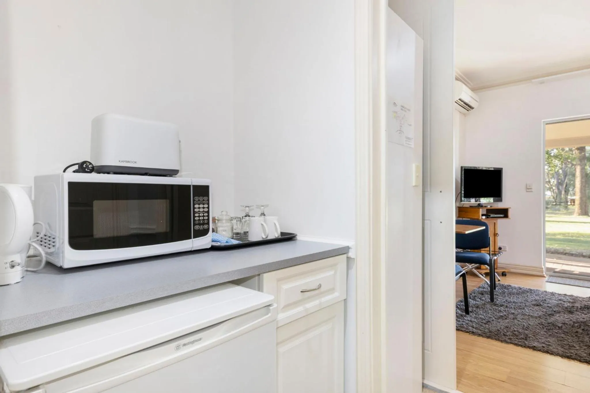 Inn The Tuarts Guest Lodge