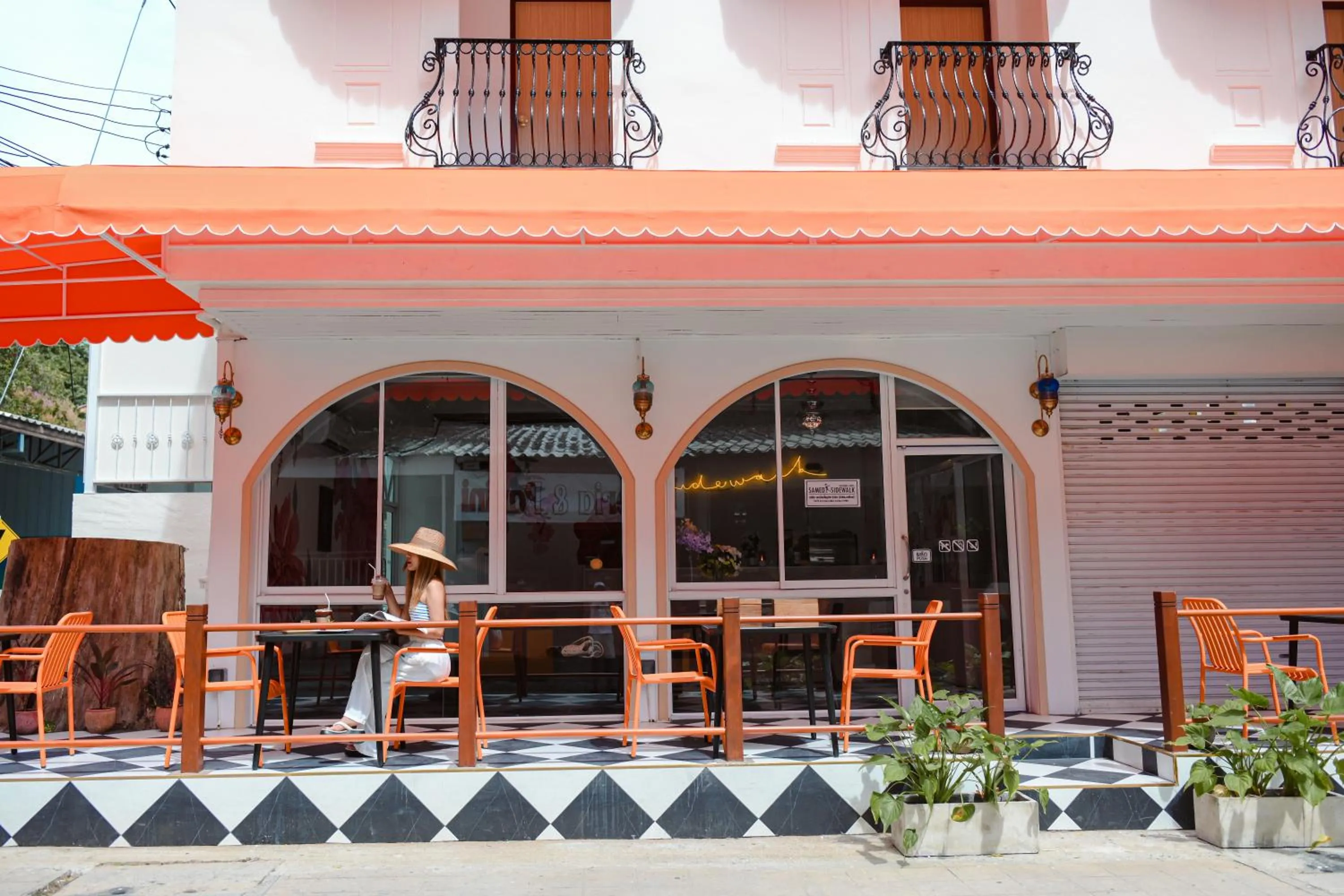 Sidewalk Boutique Hotel