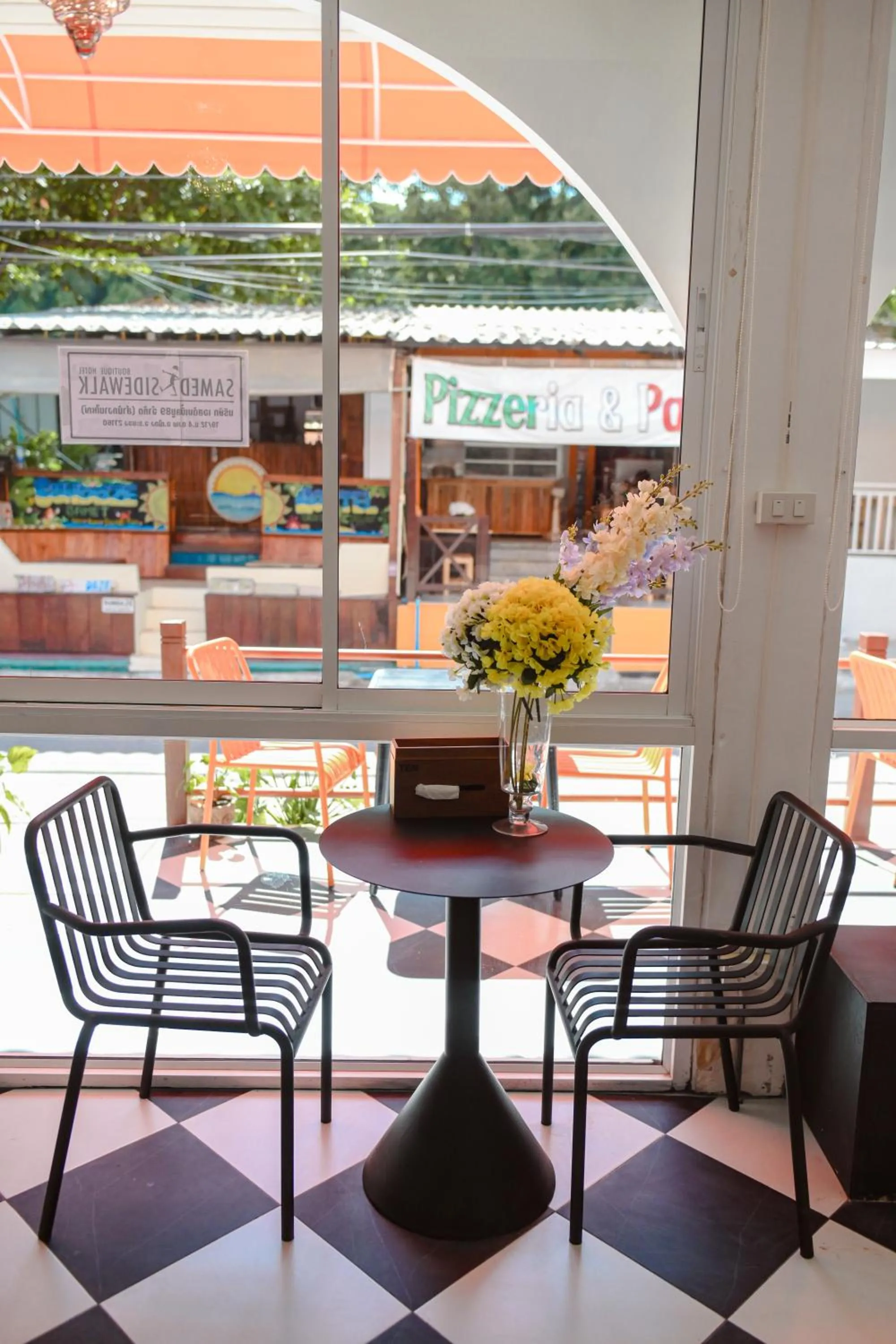 Sidewalk Boutique Hotel