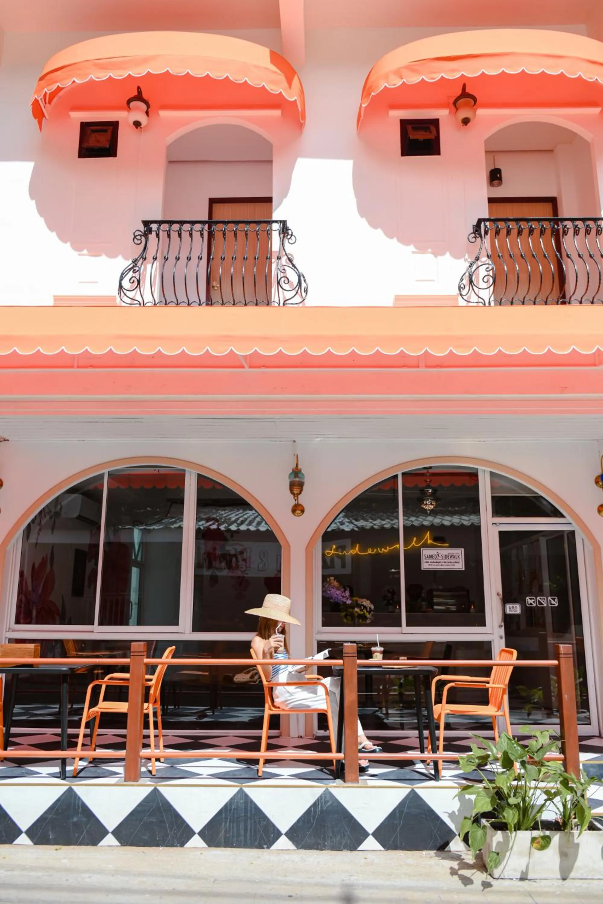 Sidewalk Boutique Hotel