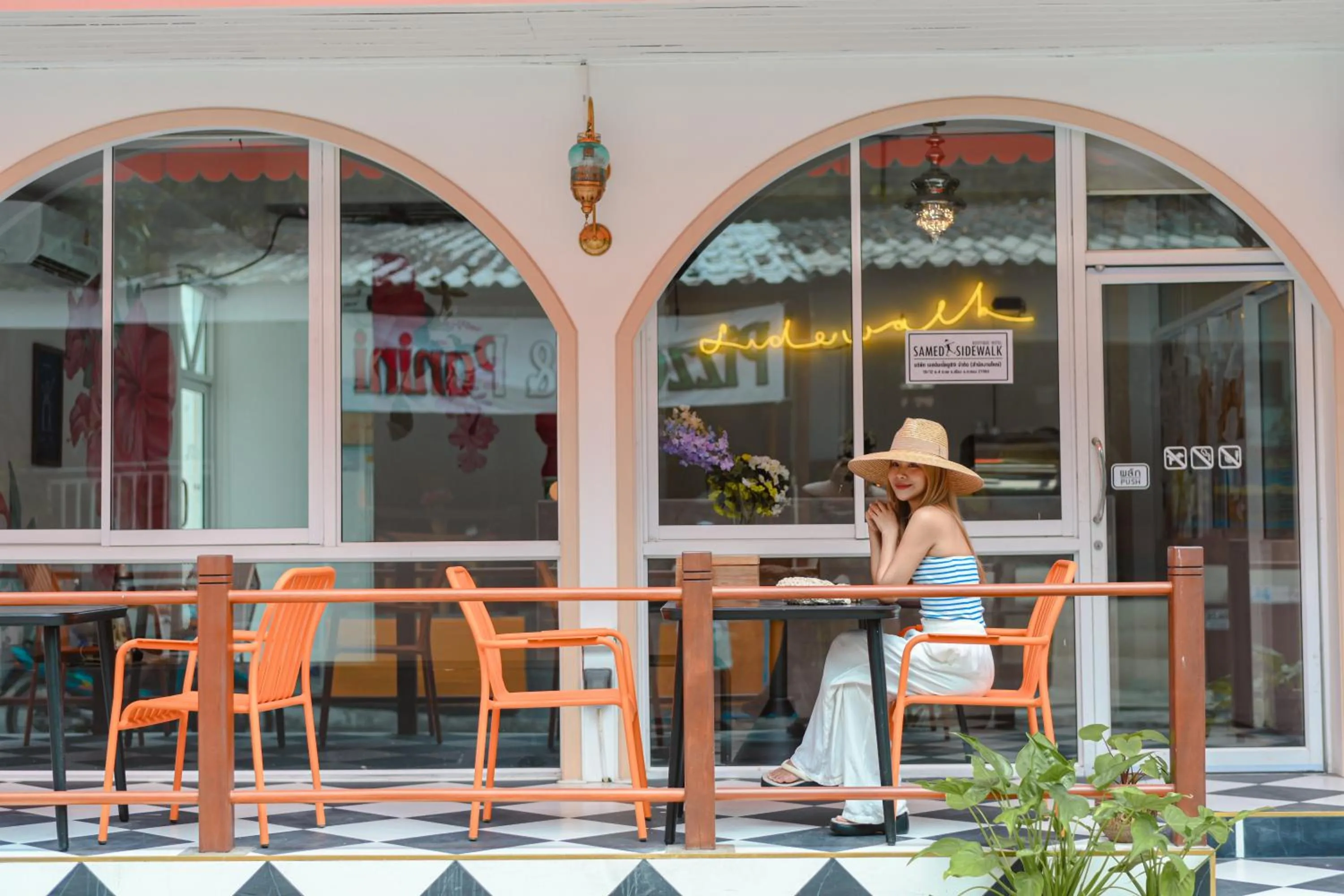 Sidewalk Boutique Hotel