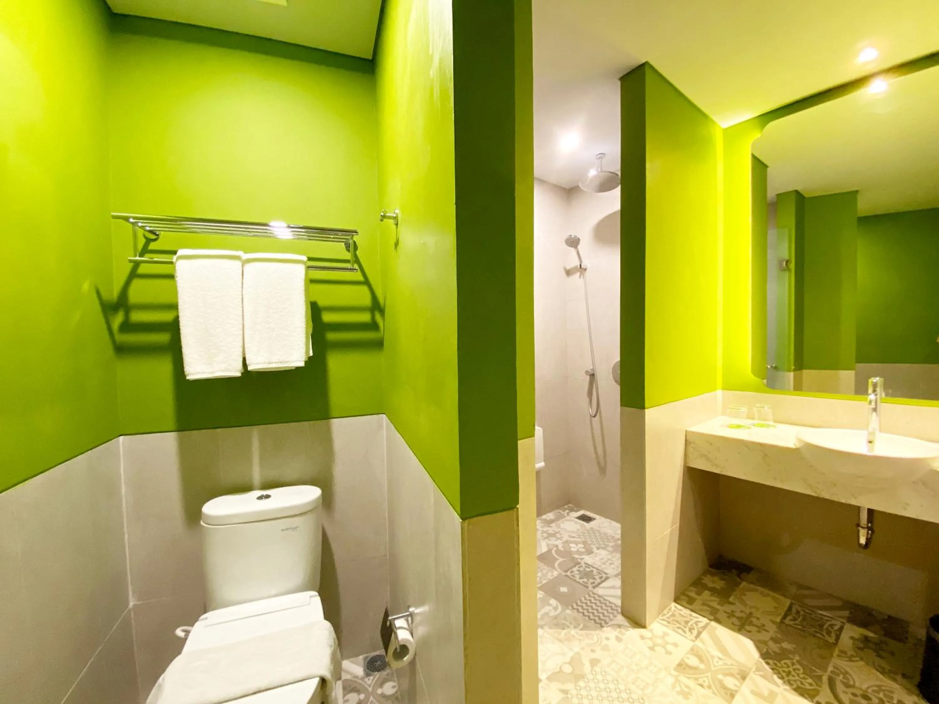 Bathroom in RV Hotel Gianyar