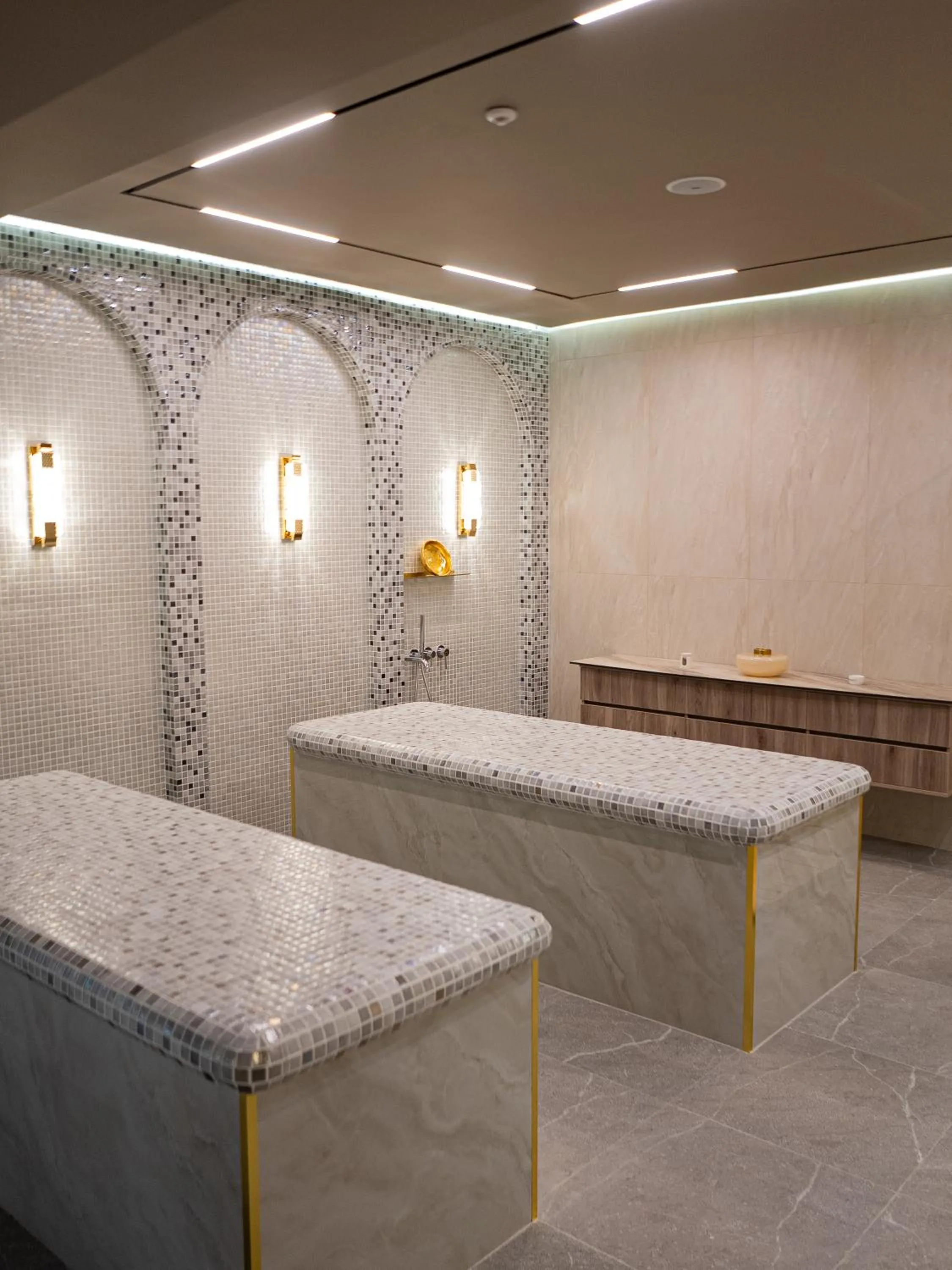 Spa and wellness centre/facilities in Tauke Khan Plaza