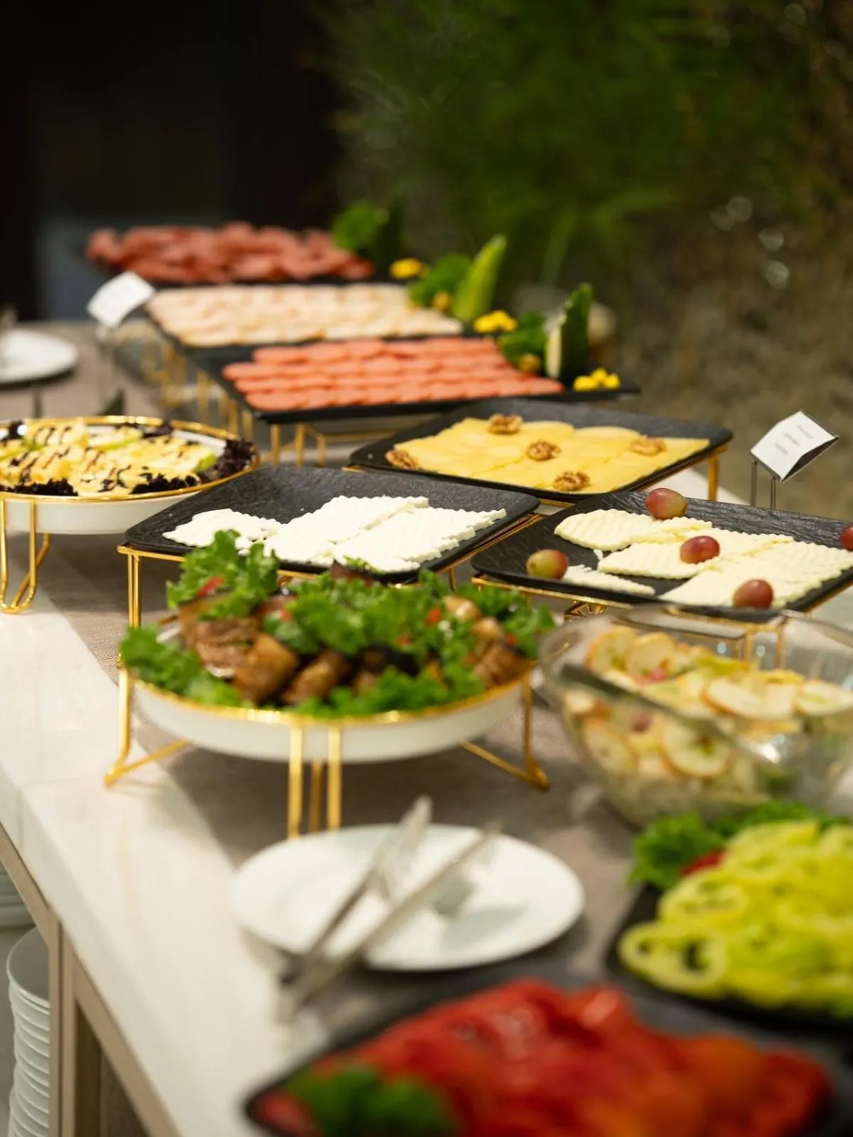 Restaurant/places to eat in Tauke Khan Plaza