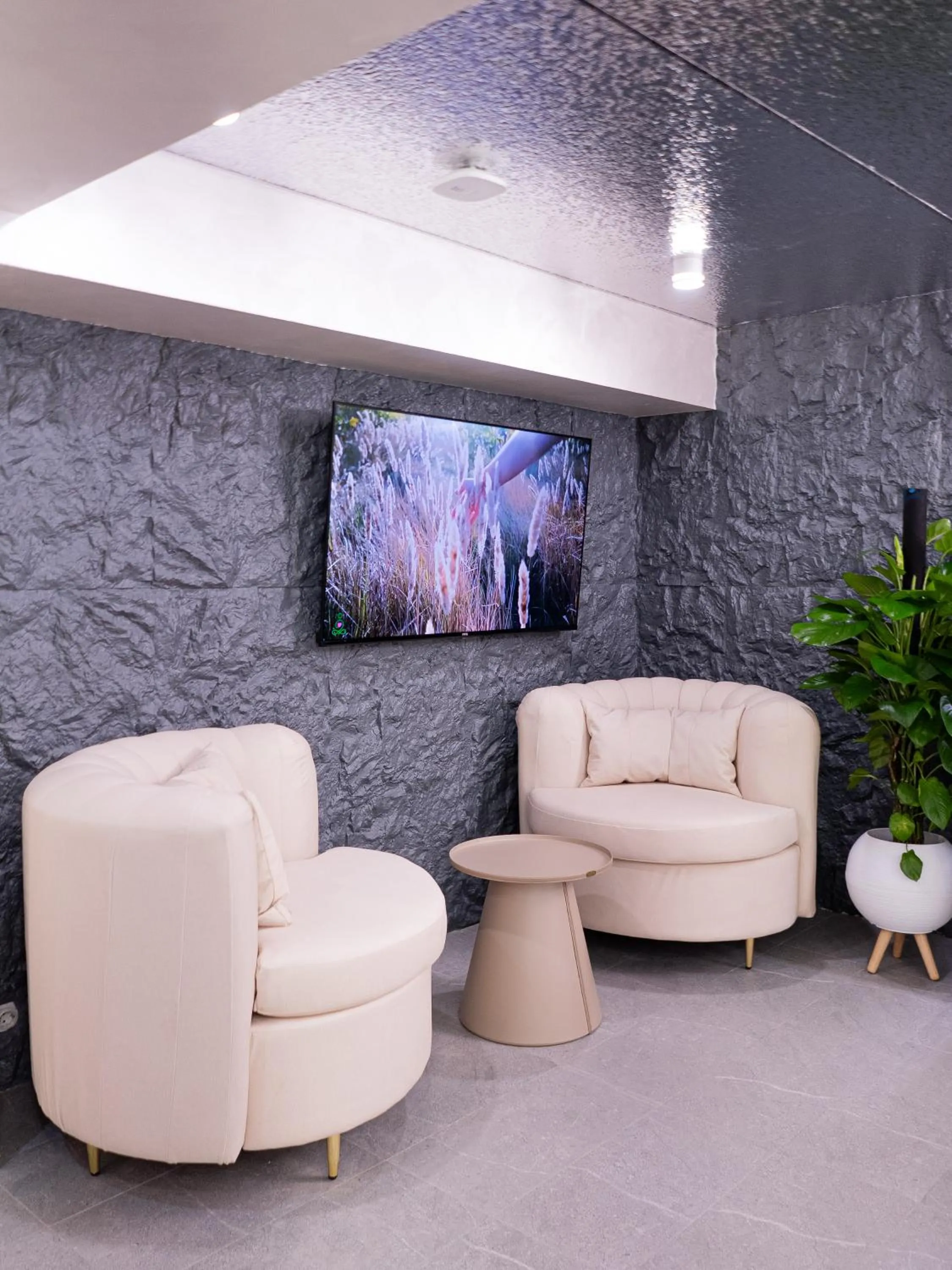 Spa and wellness centre/facilities in Tauke Khan Plaza