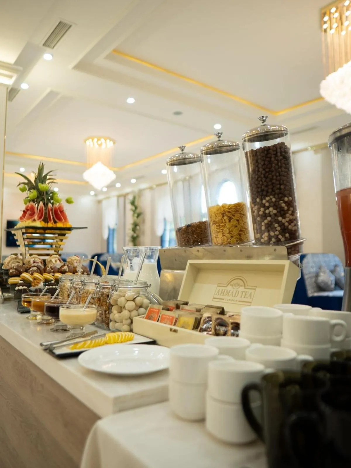 Restaurant/places to eat in Tauke Khan Plaza