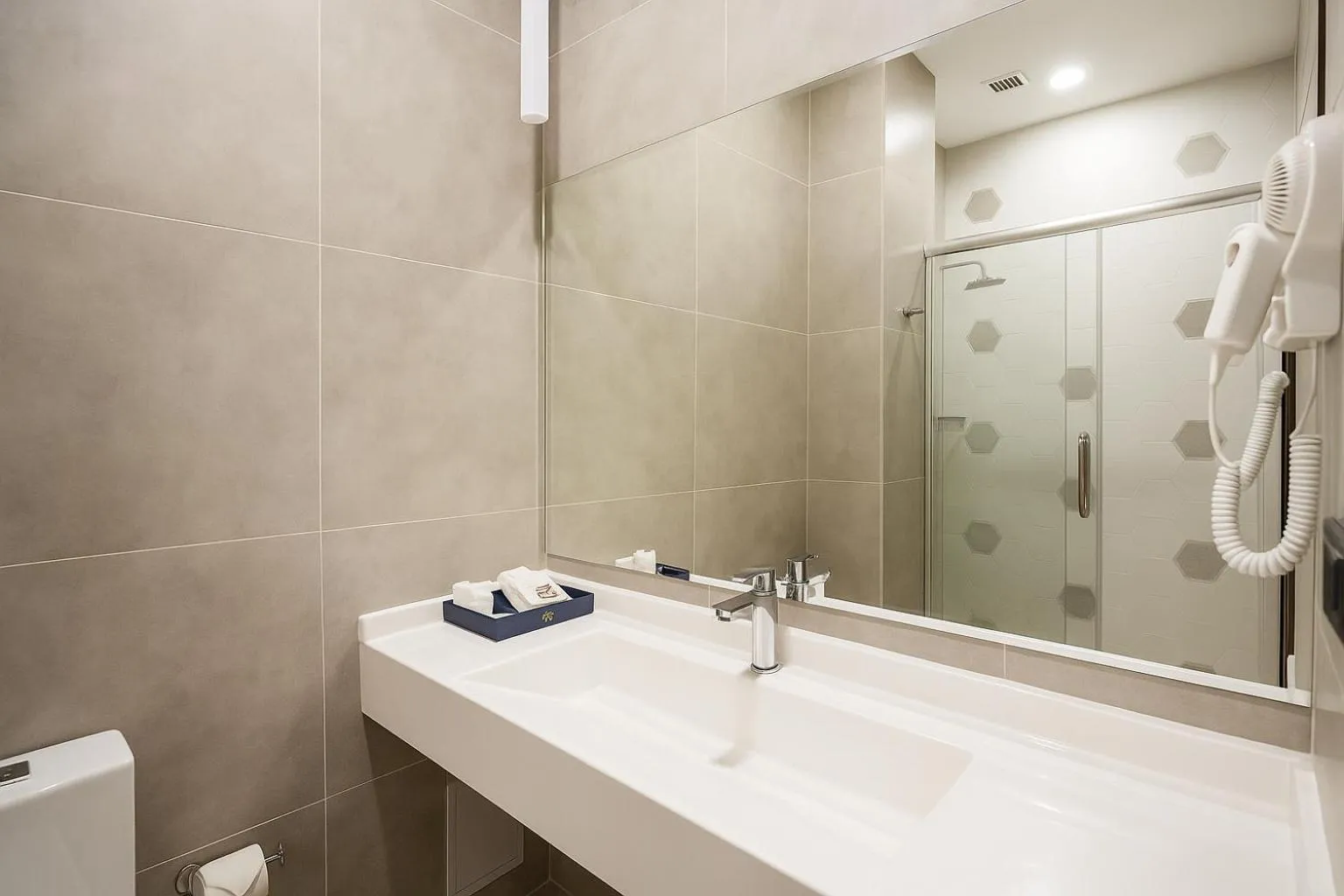 Bathroom in Tauke Khan Plaza