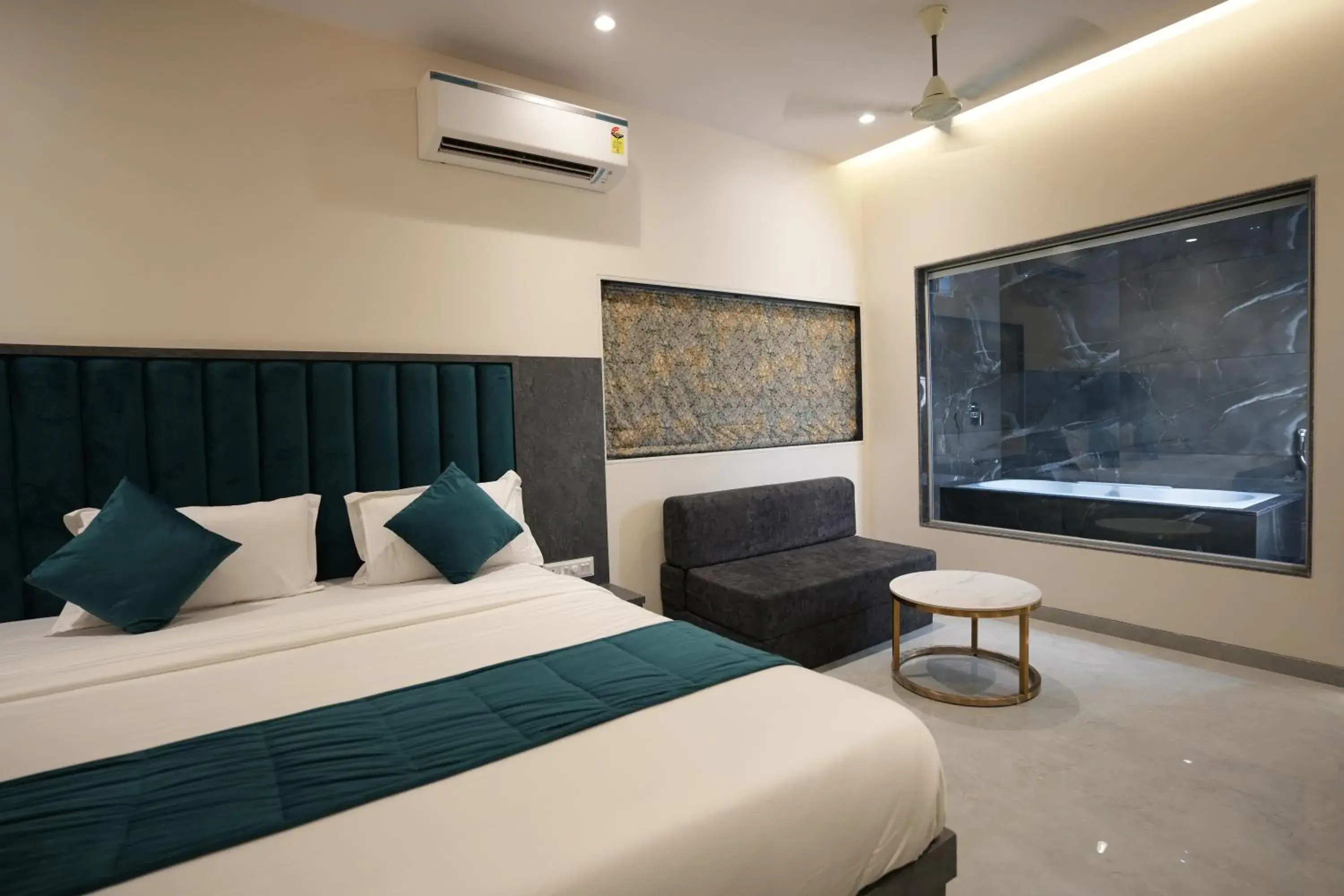 Deluxe King Suite - single occupancy in MEGH INN Deluxe King Suite - single occupancy in MEGH INN