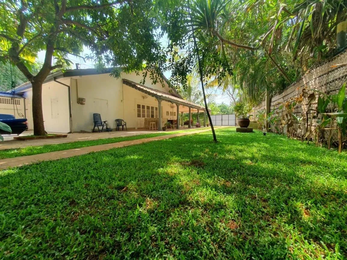 Garden in Esperanza Beach Mawella