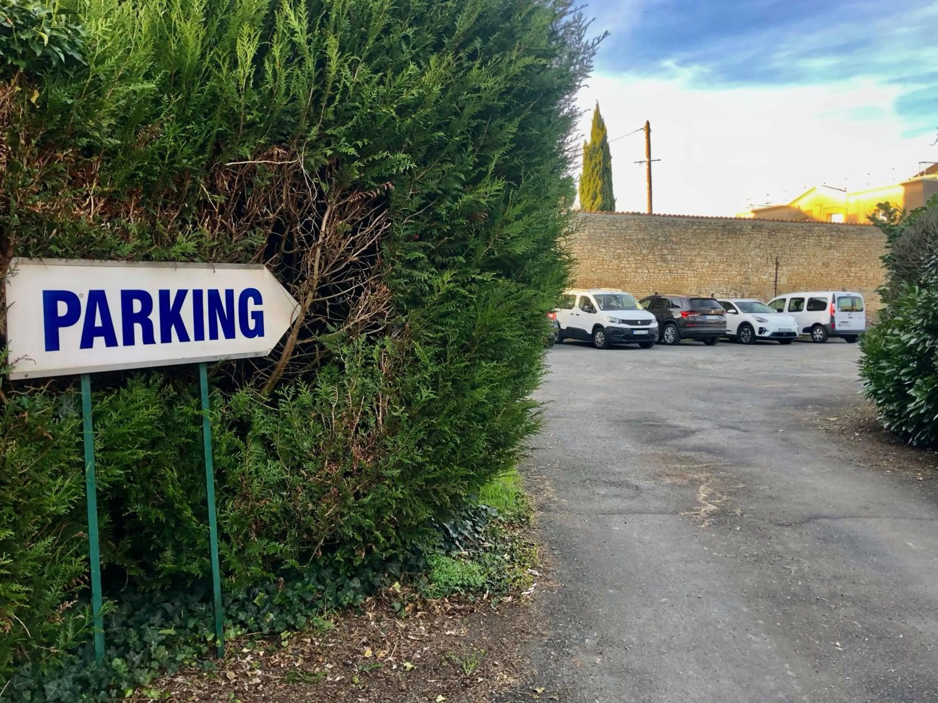 Parking in Hôtel Le Cheval Blanc