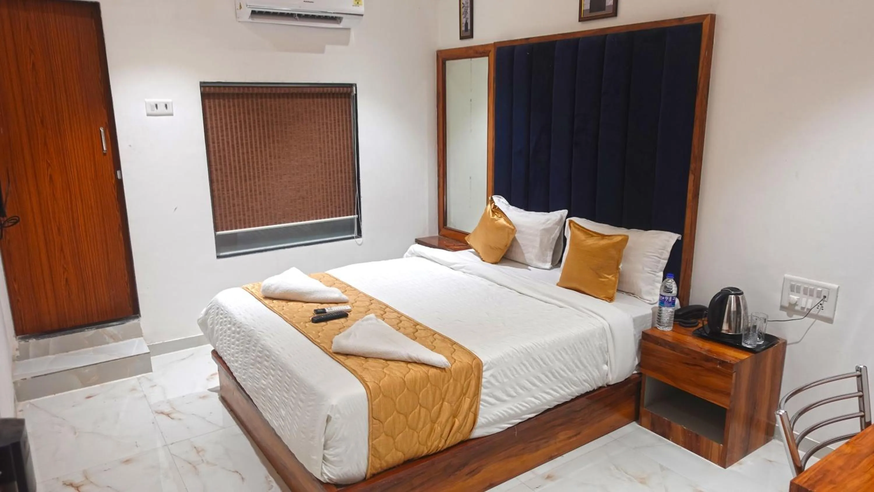 Bedroom, Bed in Hotel Palms Residency, Chembur Mumbai