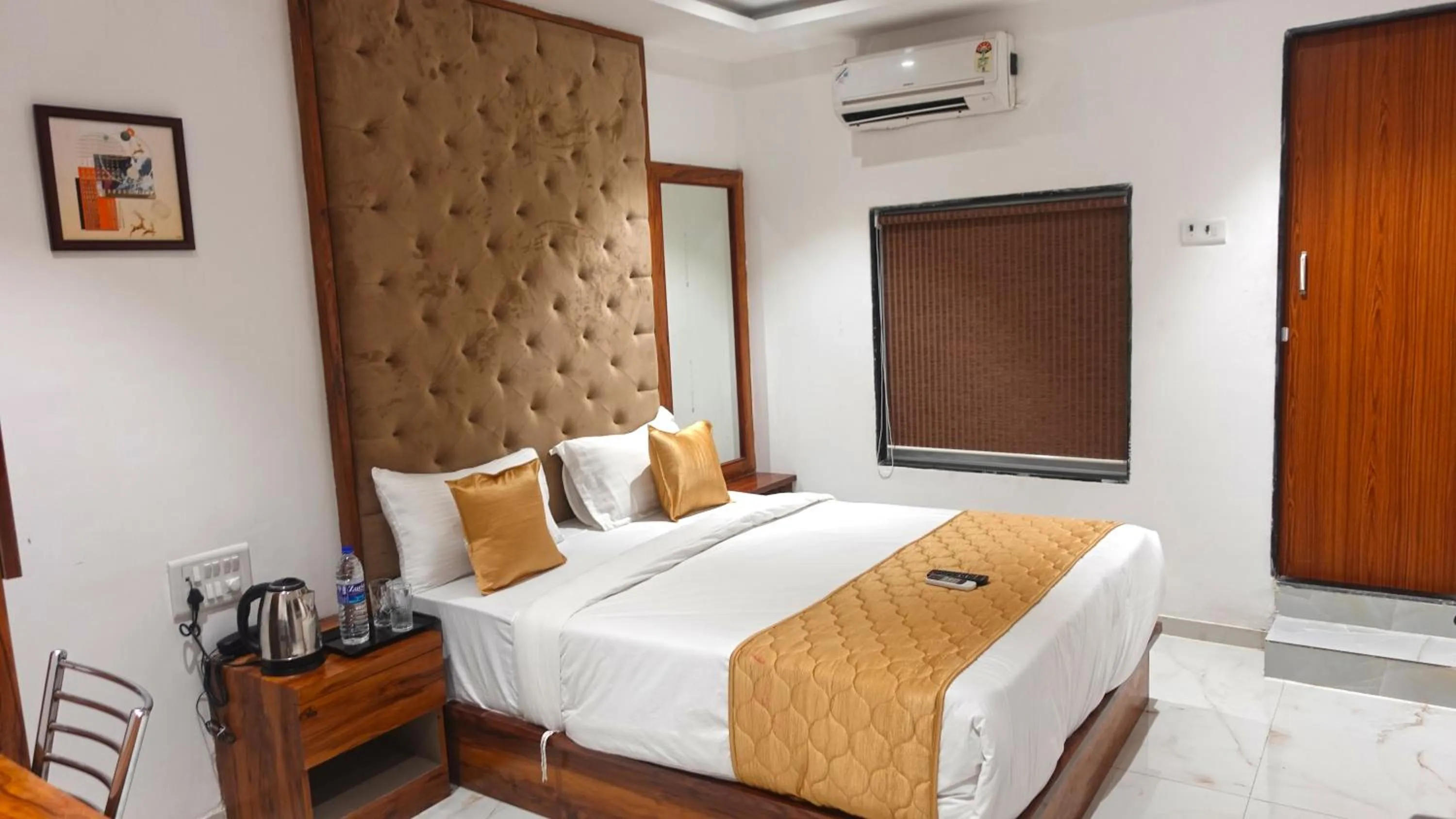 Photo of the whole room, Bed in Hotel Palms Residency, Chembur Mumbai