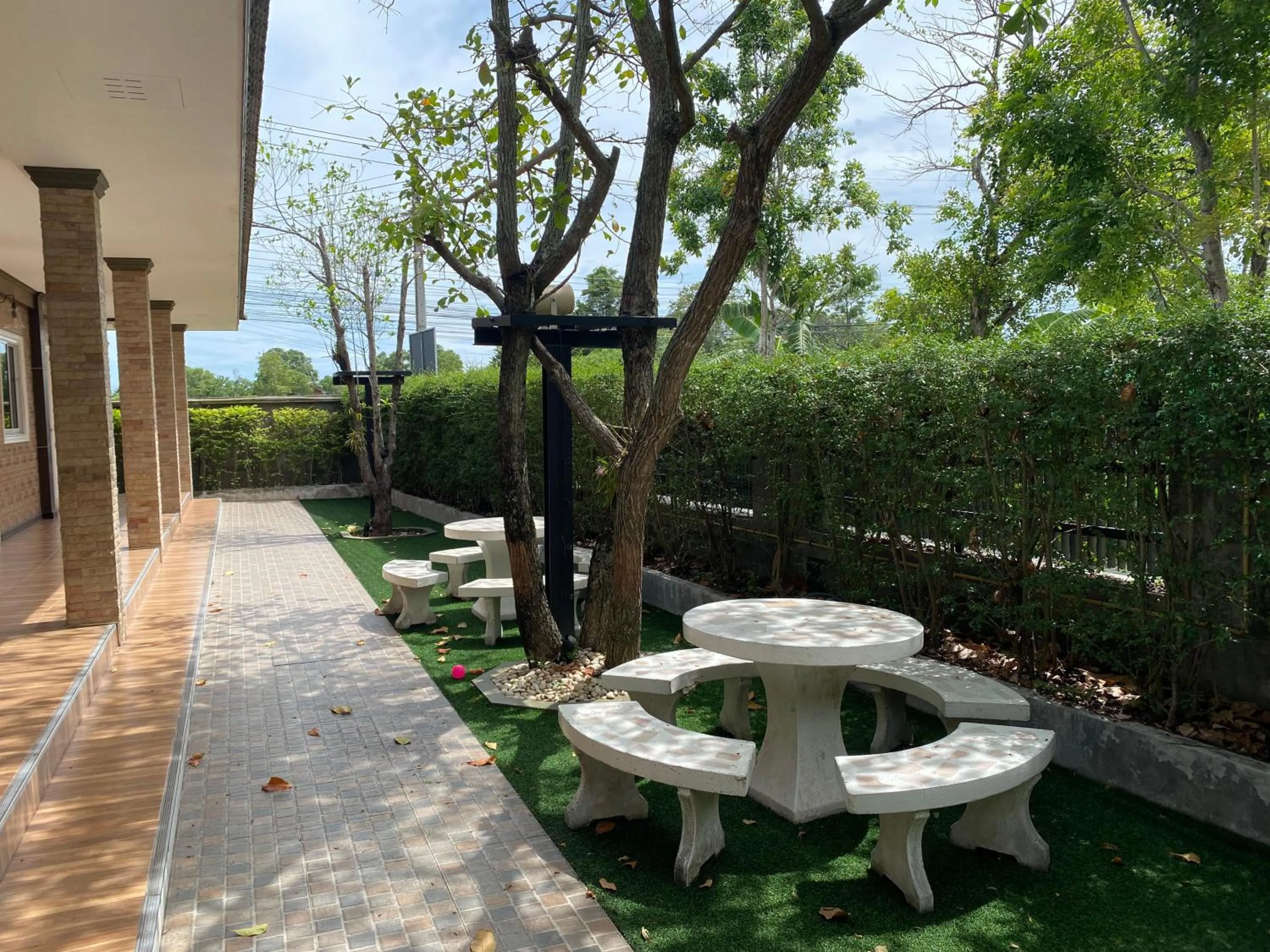 Garden in RoomQuest Chonburi Laem Chabang